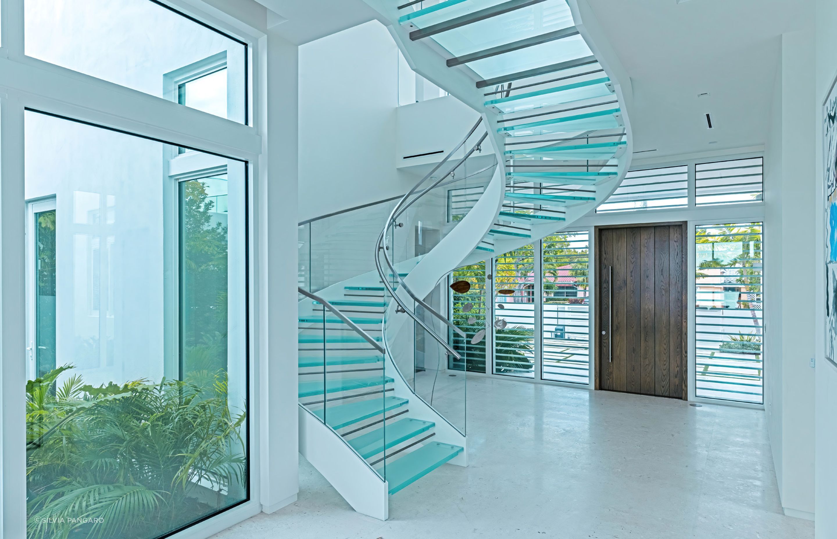 The White House – All Class & Almost All Glass