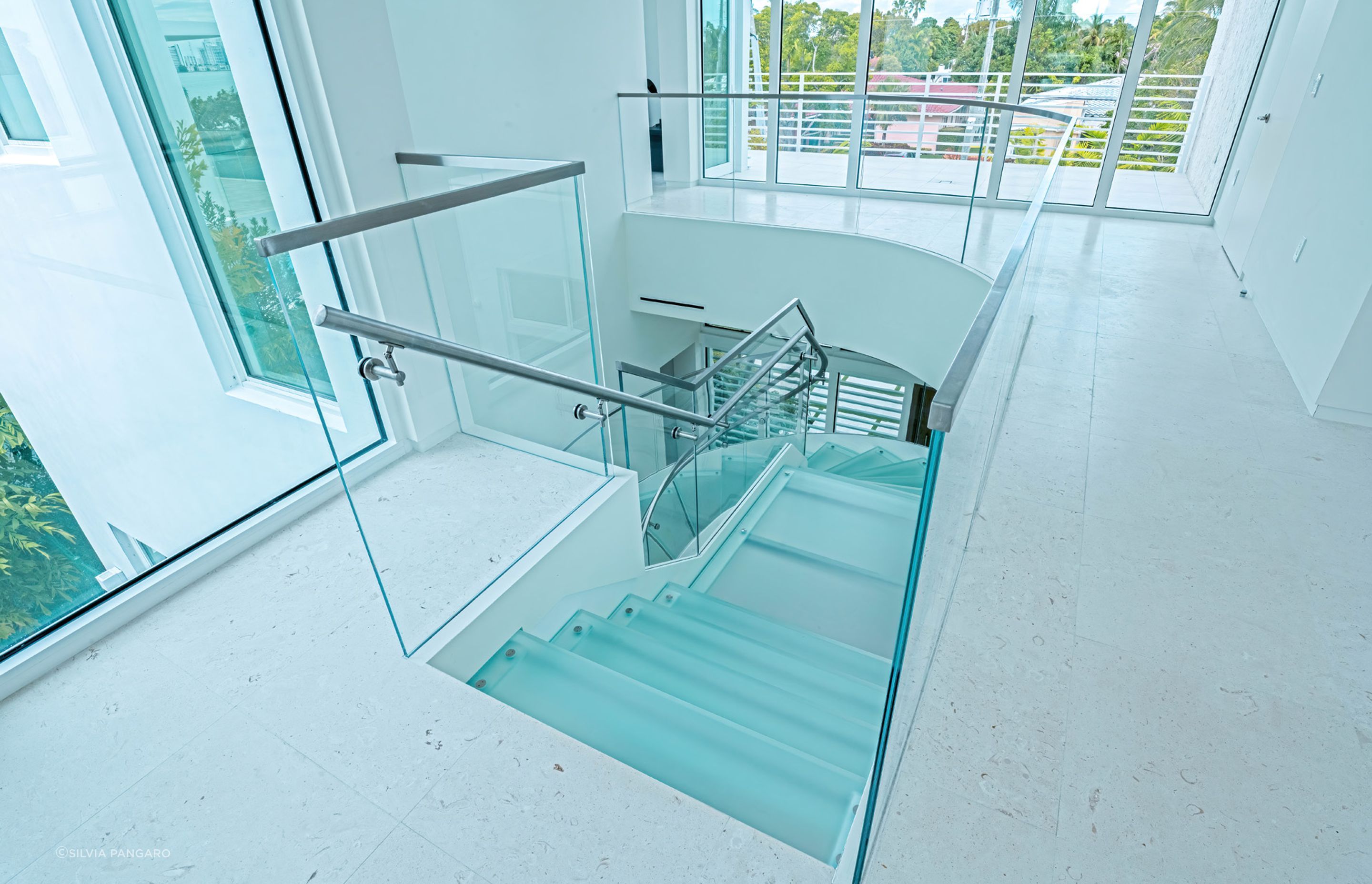 The White House – All Class & Almost All Glass