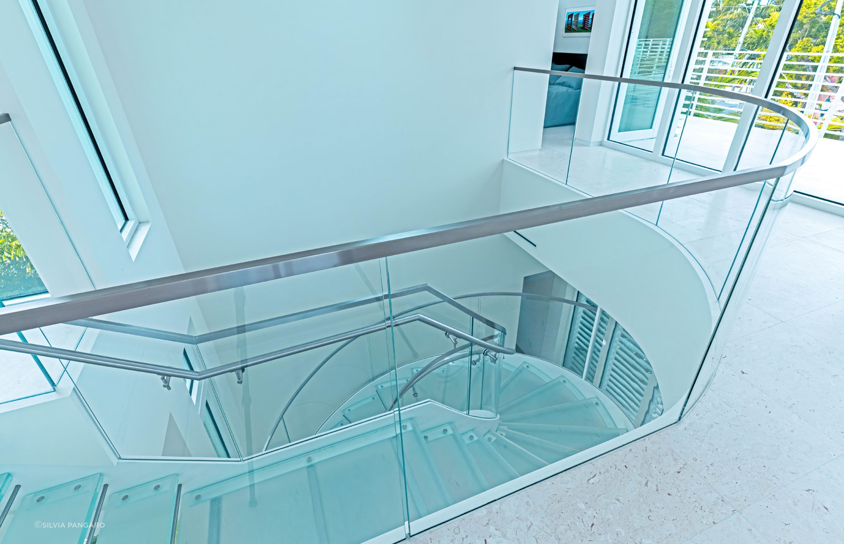 The White House – All Class & Almost All Glass