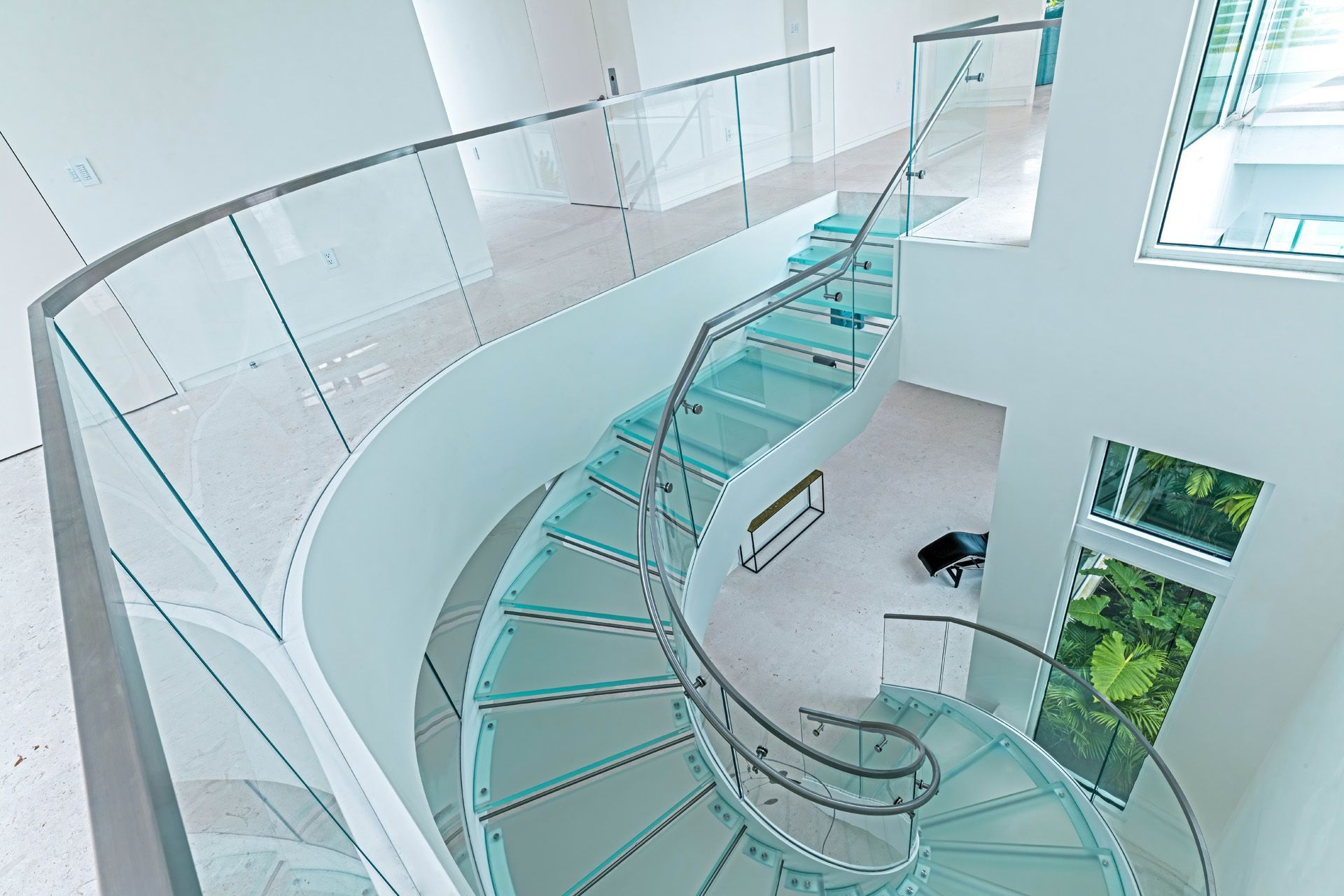 The White House – All Class &amp; Almost All Glass