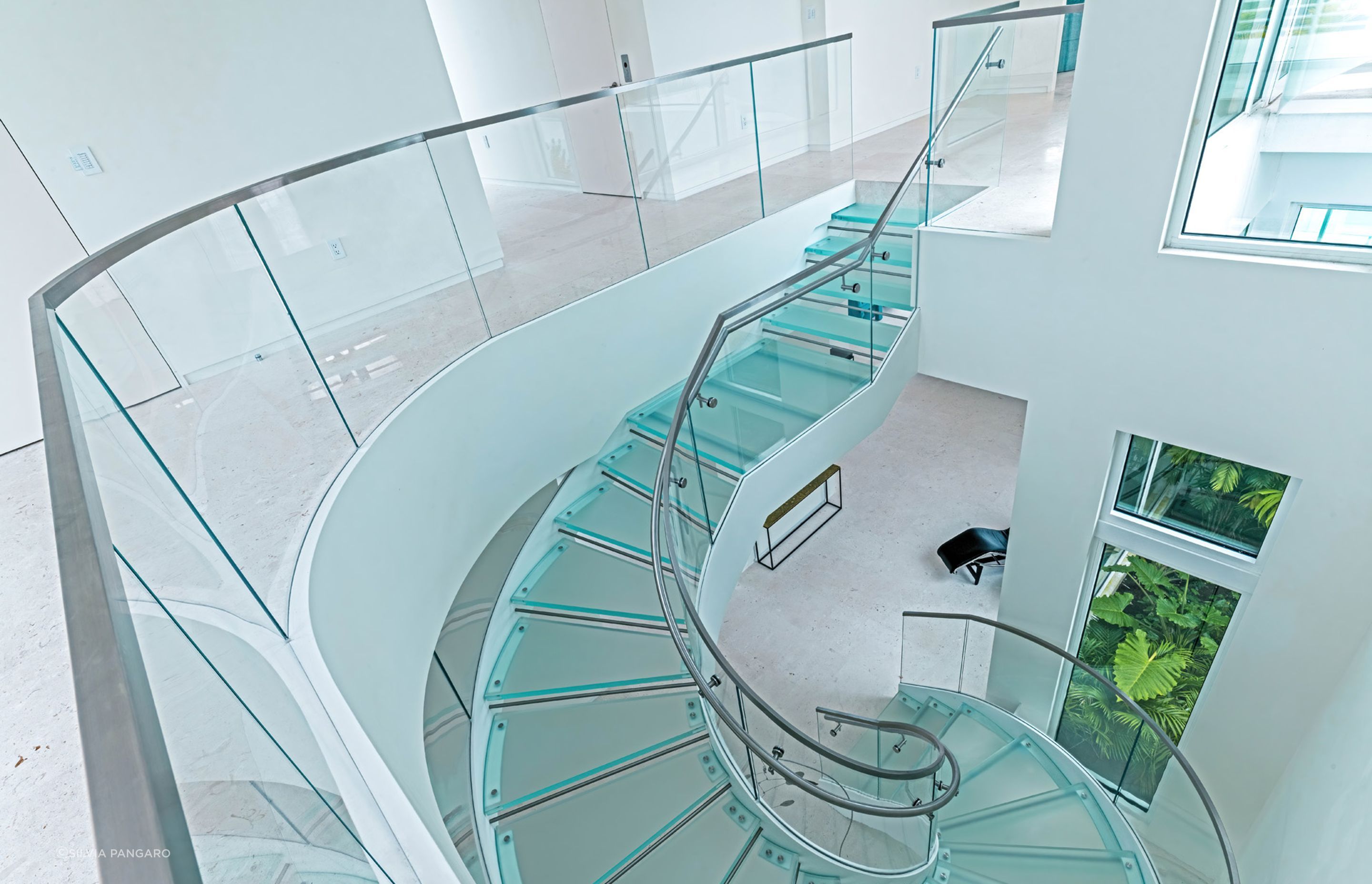 The White House – All Class & Almost All Glass