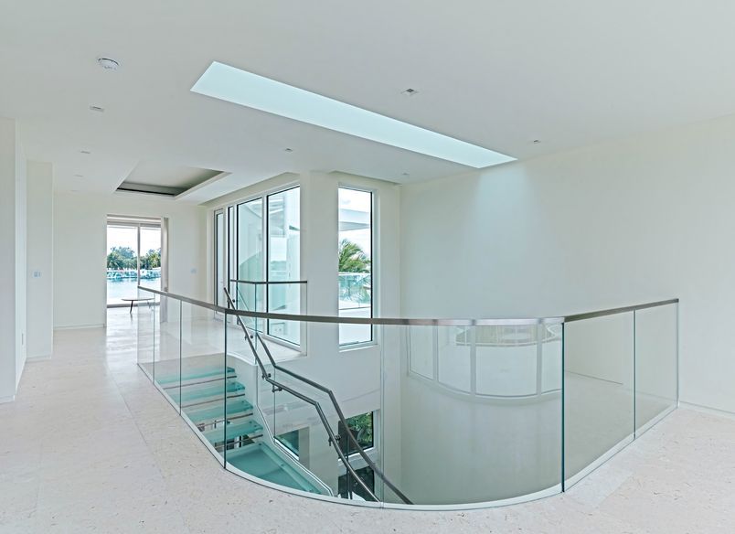 The White House – All Class & Almost All Glass