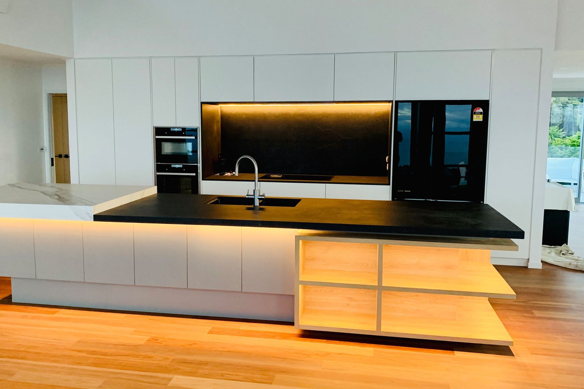 Kitchen & Laundry, Langs Beach