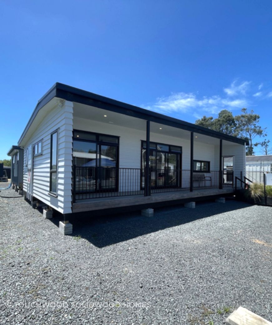 This design is a very popular show home due to the front deck and transportable design