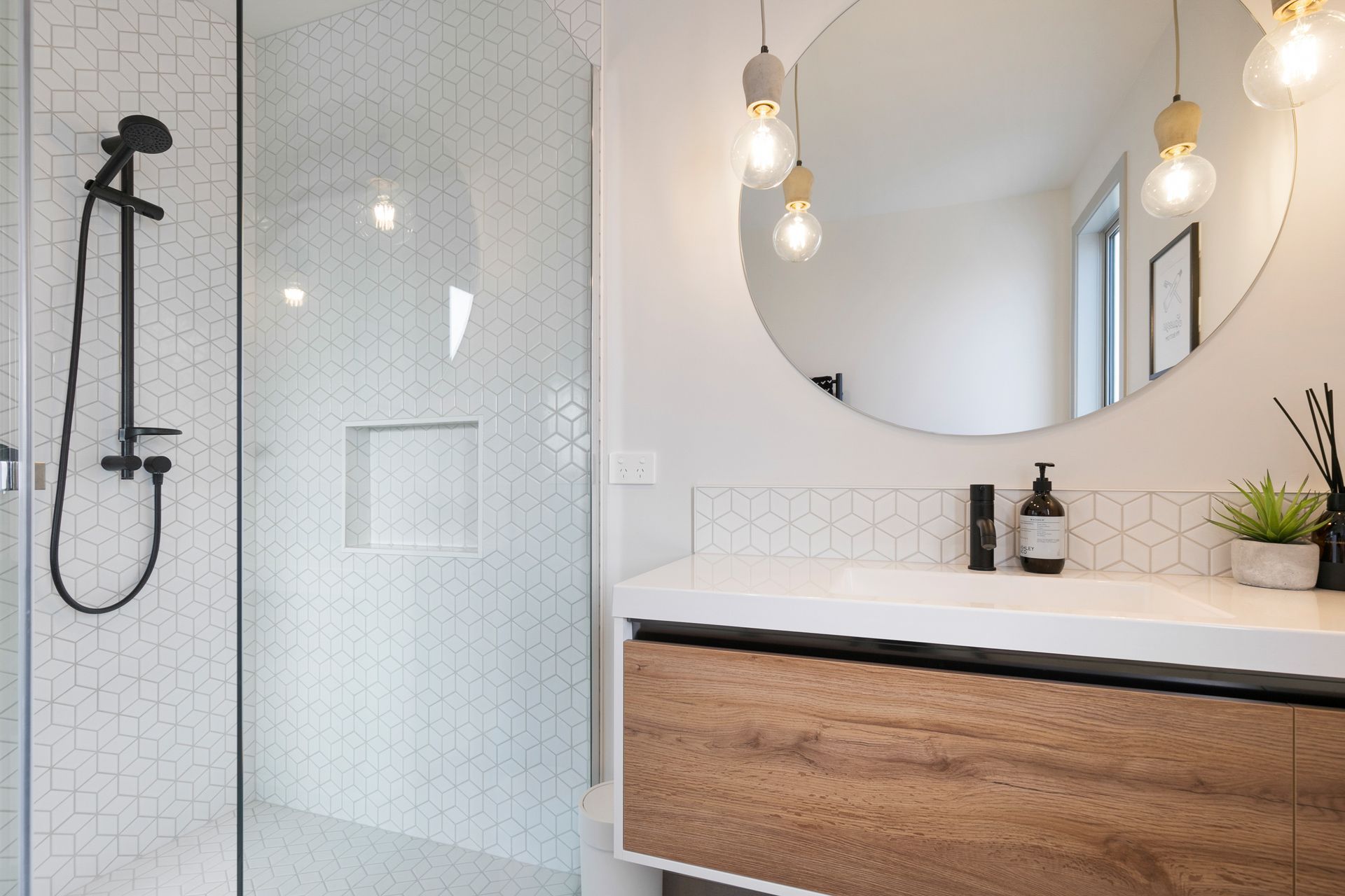 The Seaside Retreat, Raglan