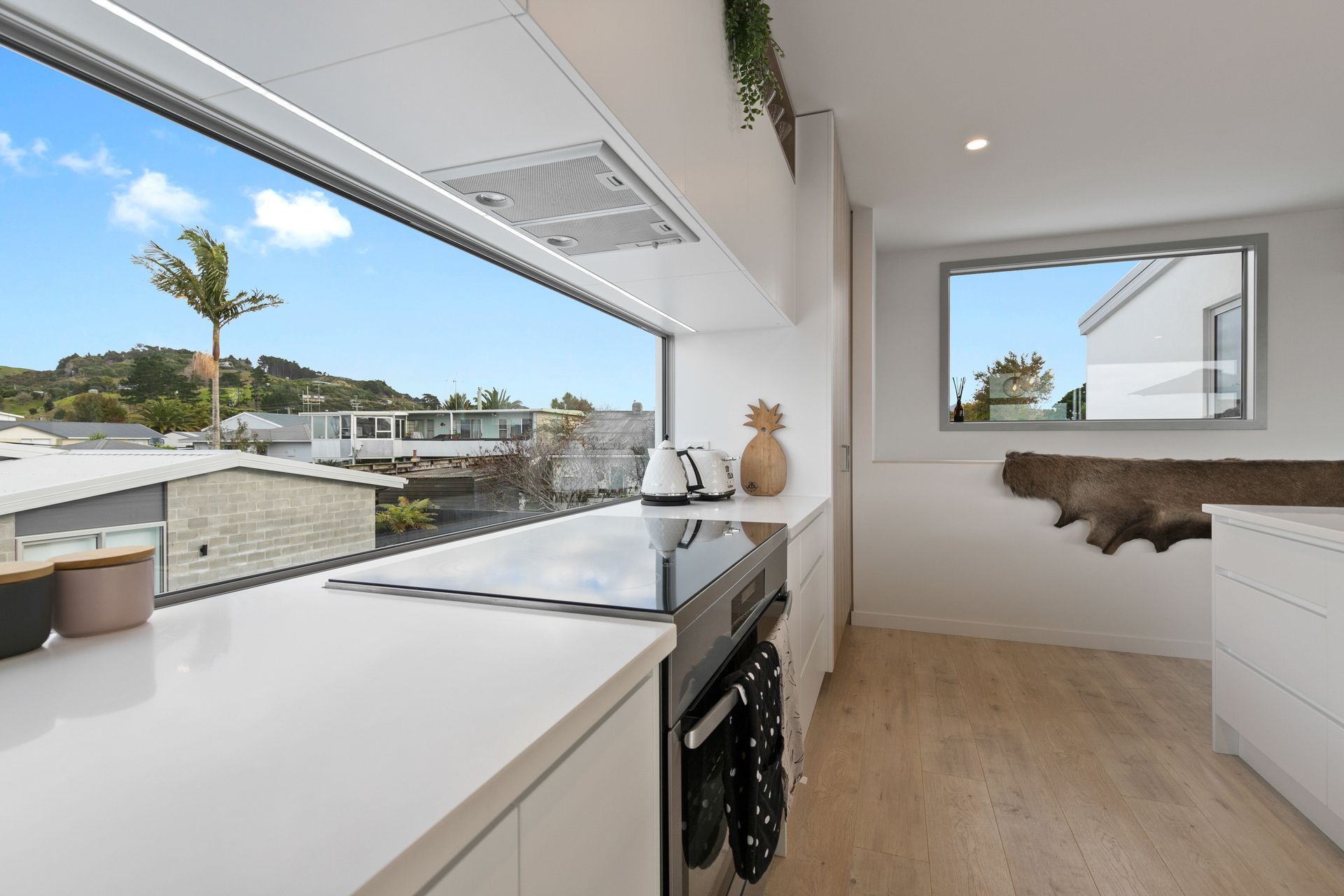 The Seaside Retreat, Raglan