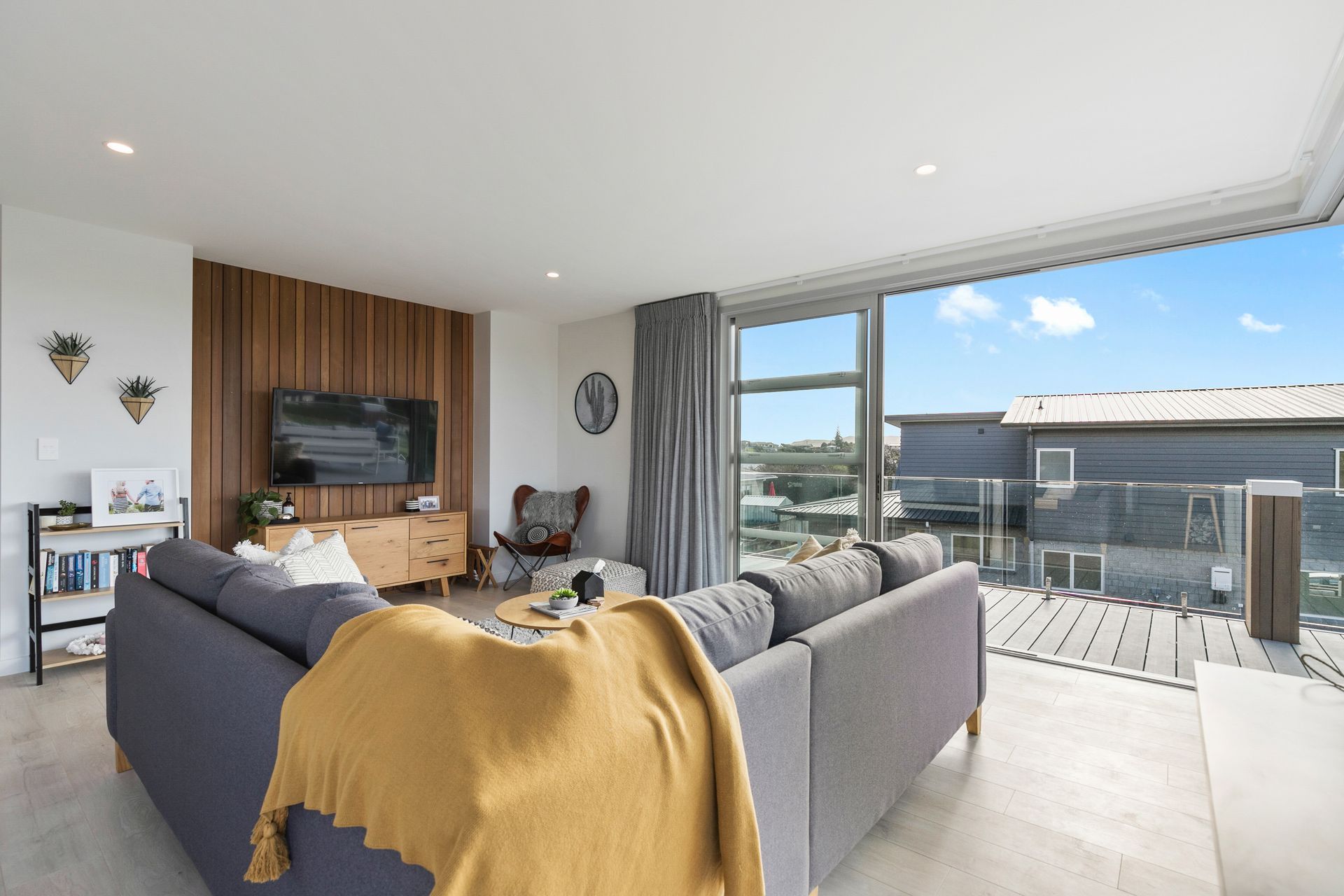 The Seaside Retreat, Raglan