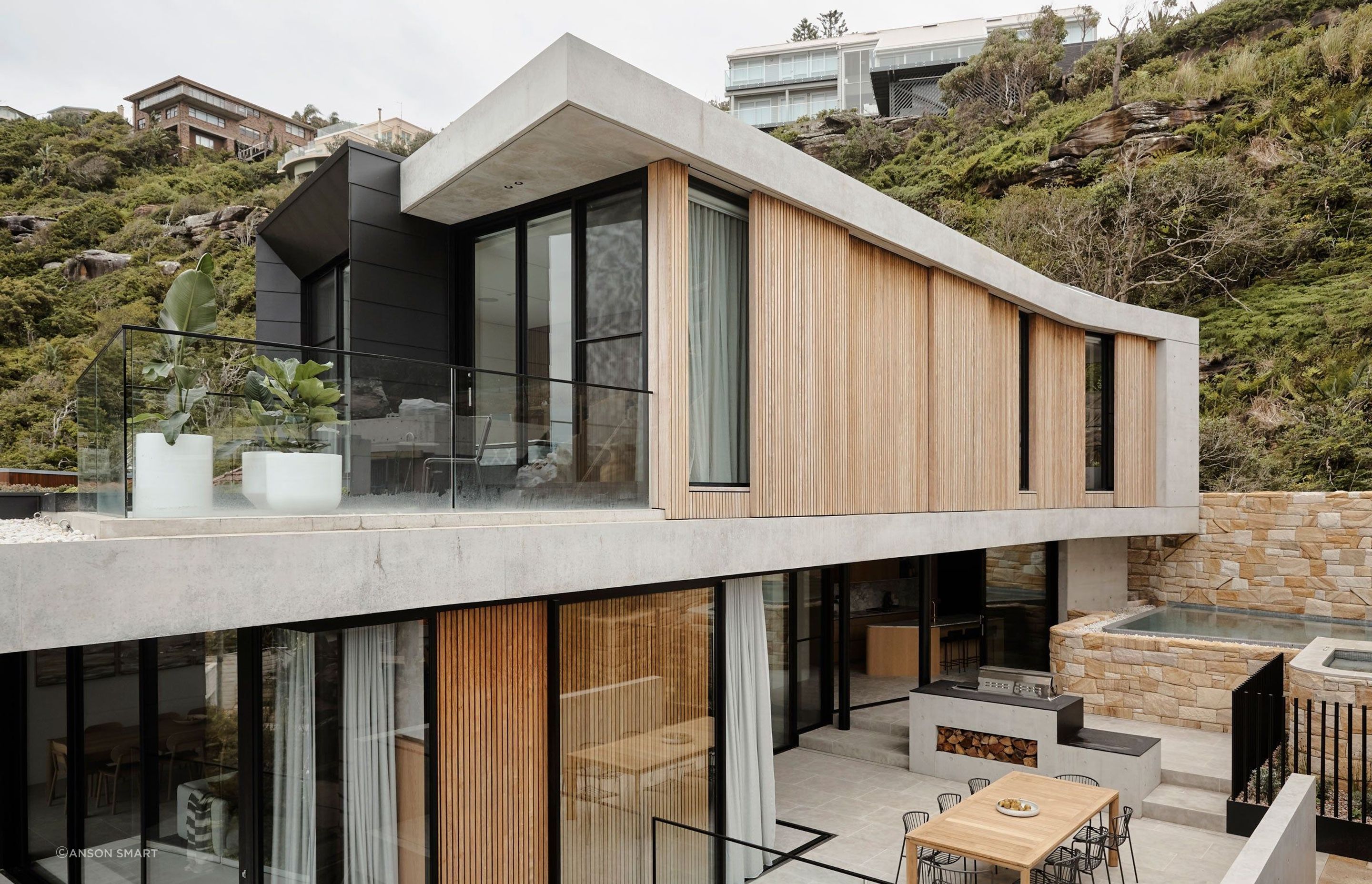 Whale-Beach-House-by-Studio-Johnston-Project-Feature-The-Local-Project-Image-22-1-v3.jpg