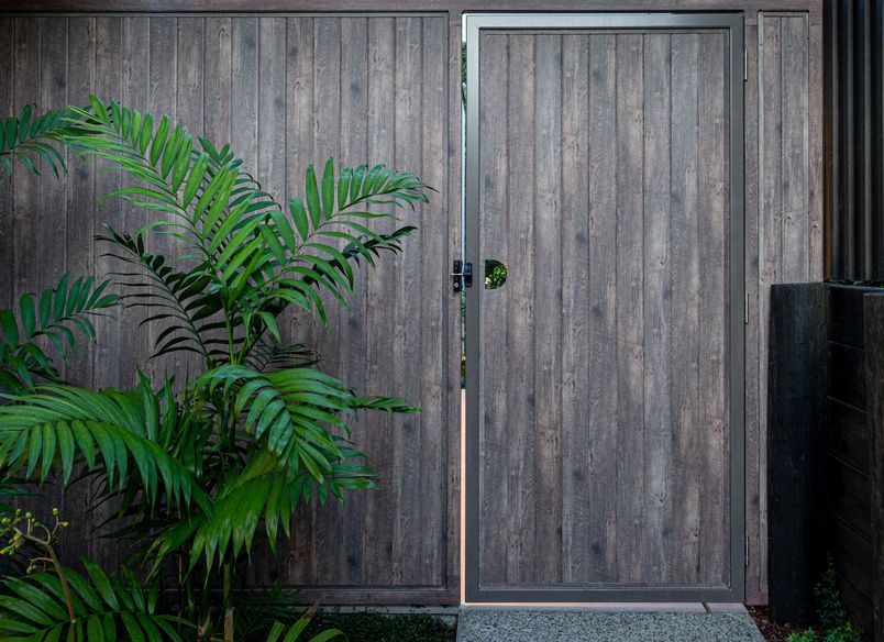 Castor Bay - Woodgrained Aluminum Louvres, Gates & Fencing