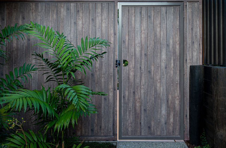 Castor Bay - Woodgrained Aluminum Louvres, Gates & Fencing