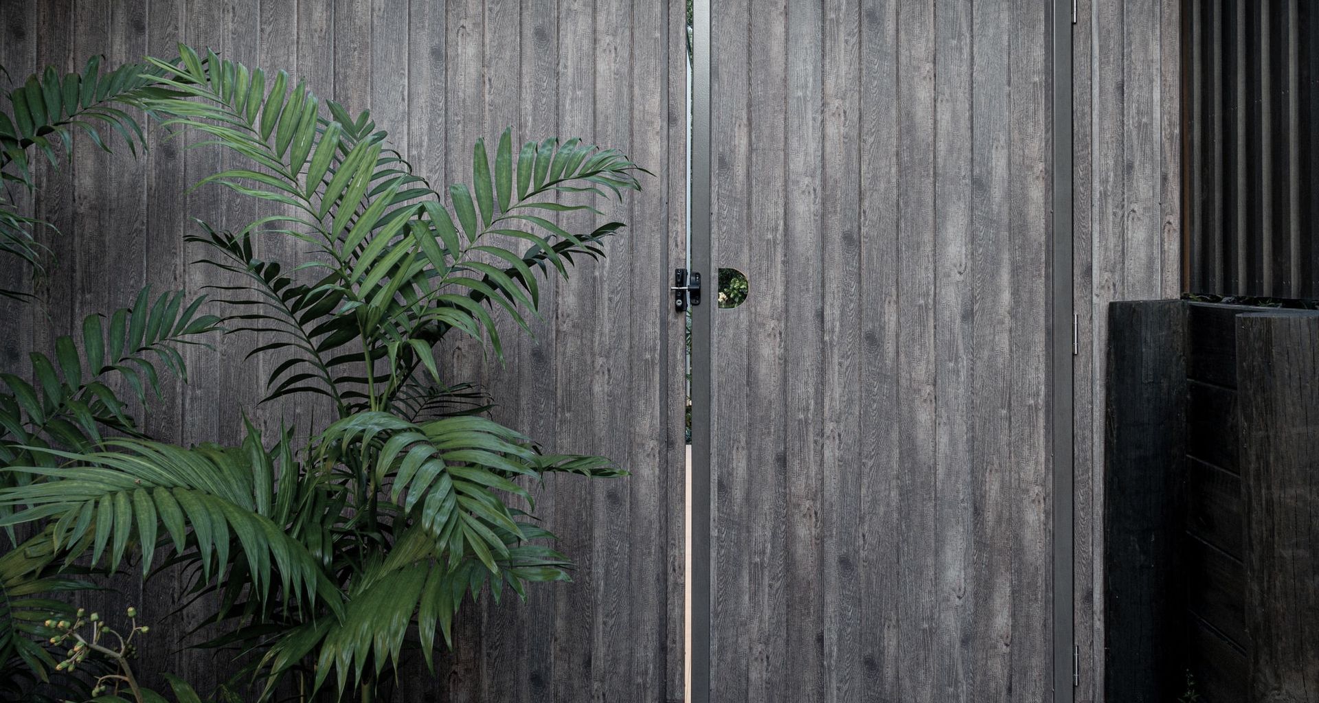 Castor Bay - Woodgrained Aluminum Louvres, Gates & Fencing banner