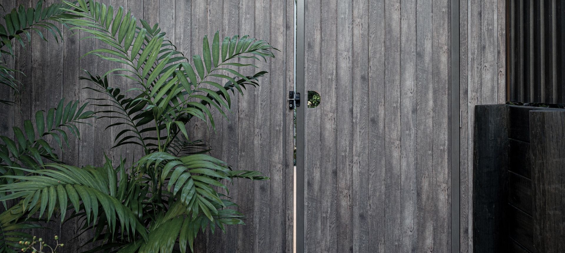 Castor Bay - Woodgrained Aluminum Louvres, Gates & Fencing banner
