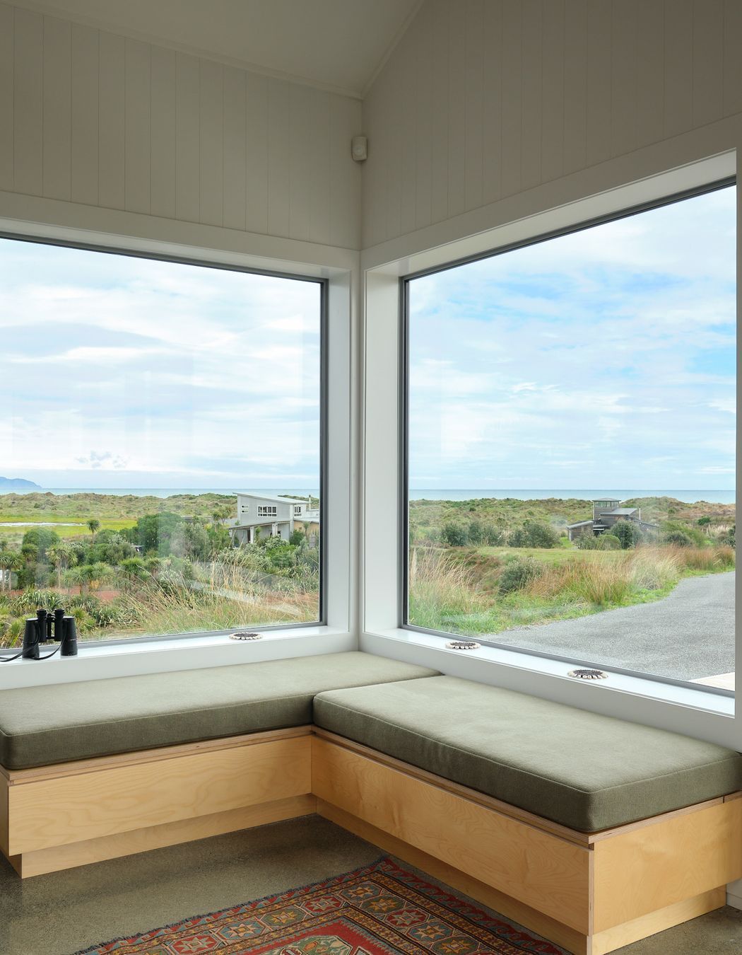 Waikawa beach kitchen & laundry