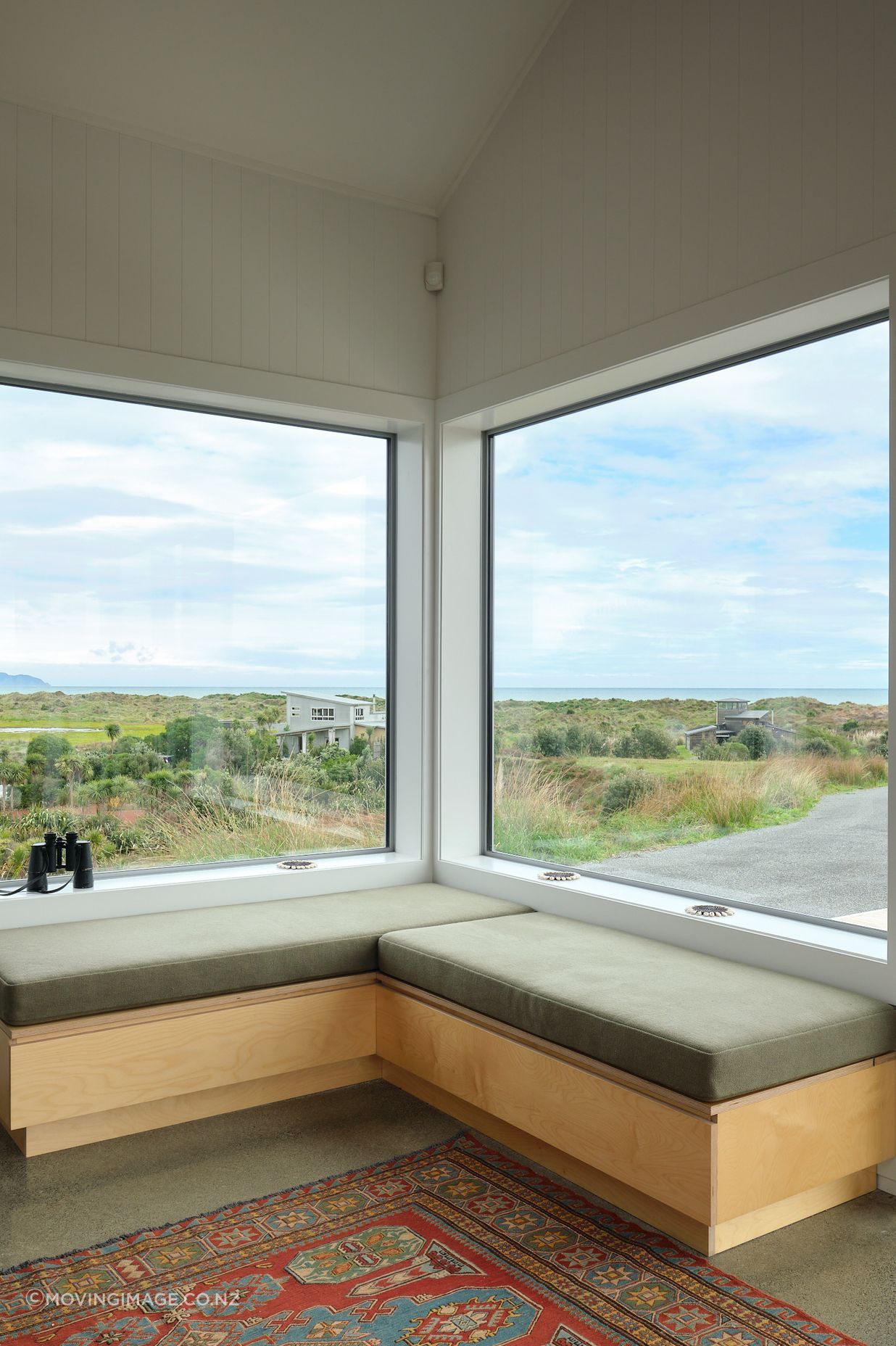 Waikawa beach kitchen & laundry