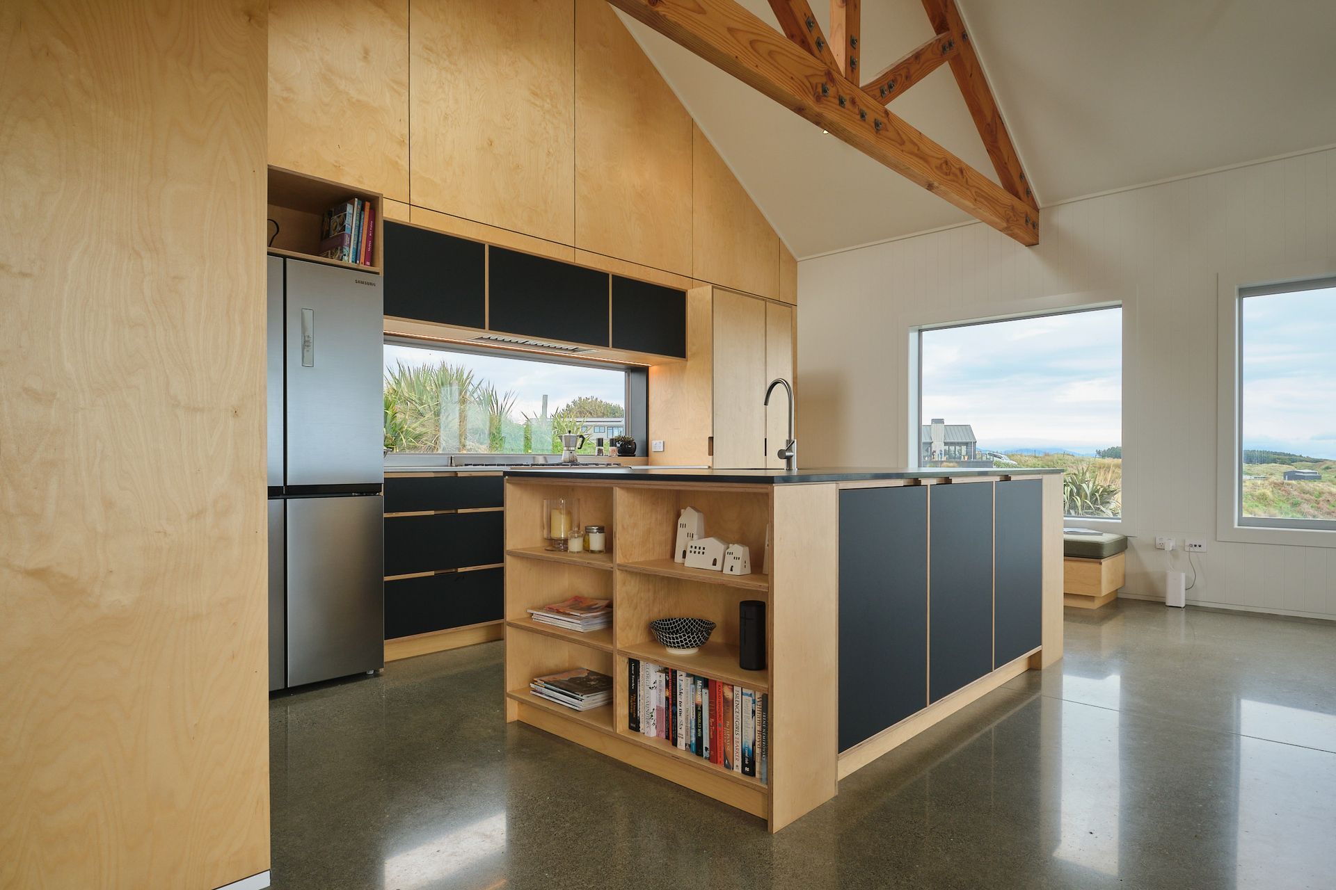 Waikawa beach kitchen & laundry