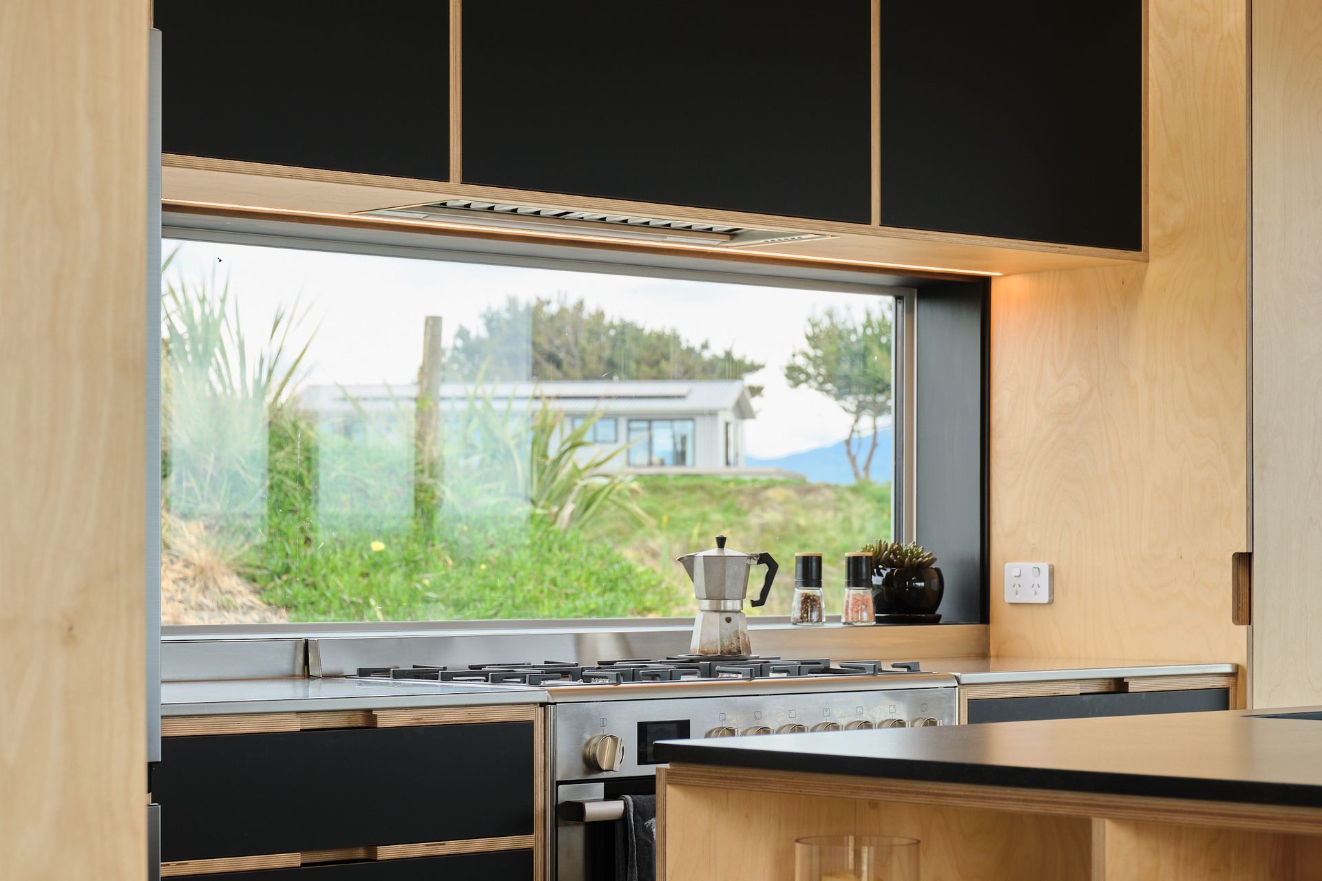 Waikawa beach kitchen & laundry