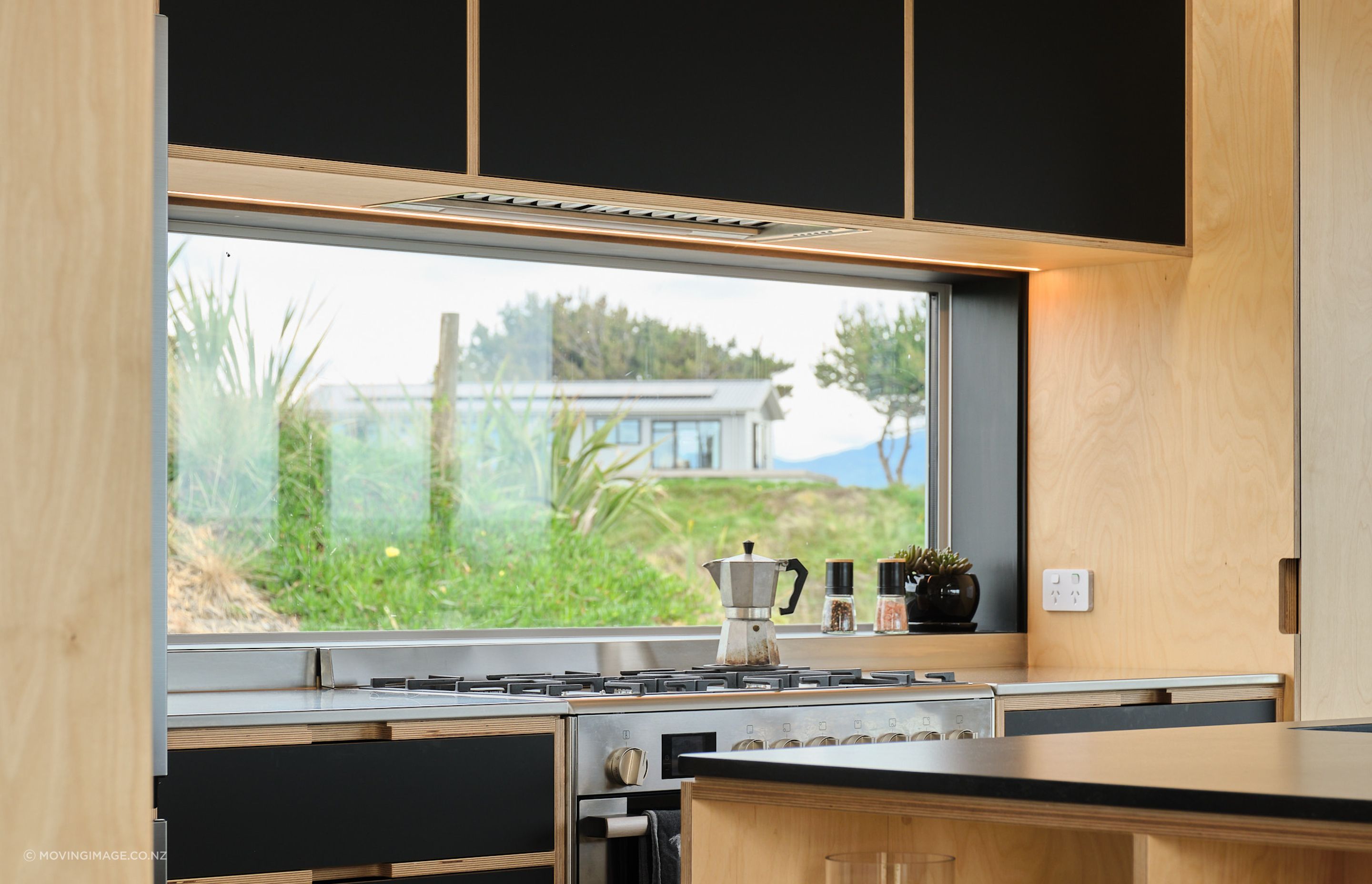 Waikawa beach kitchen &amp; laundry