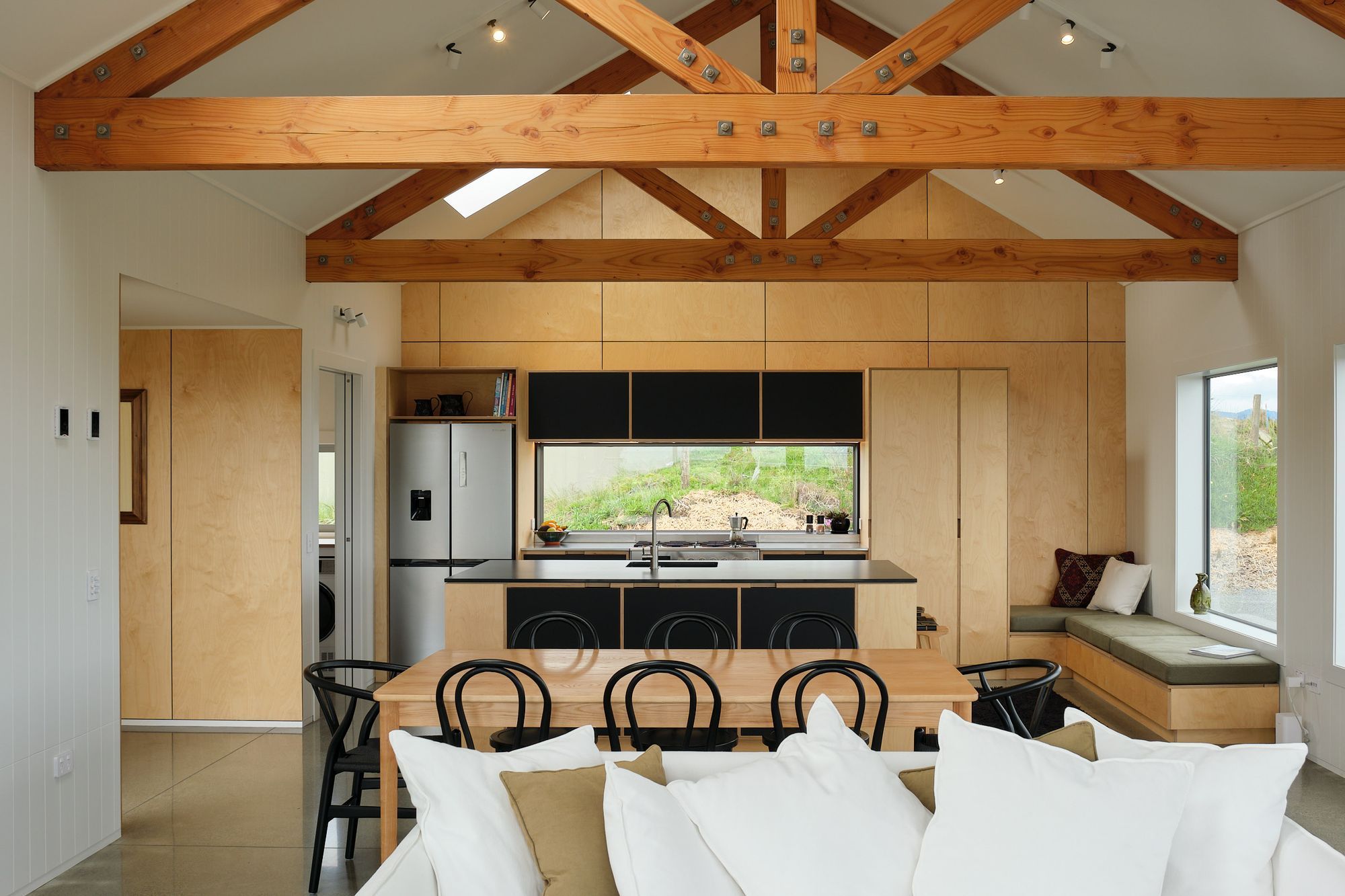 Waikawa beach kitchen &amp; laundry