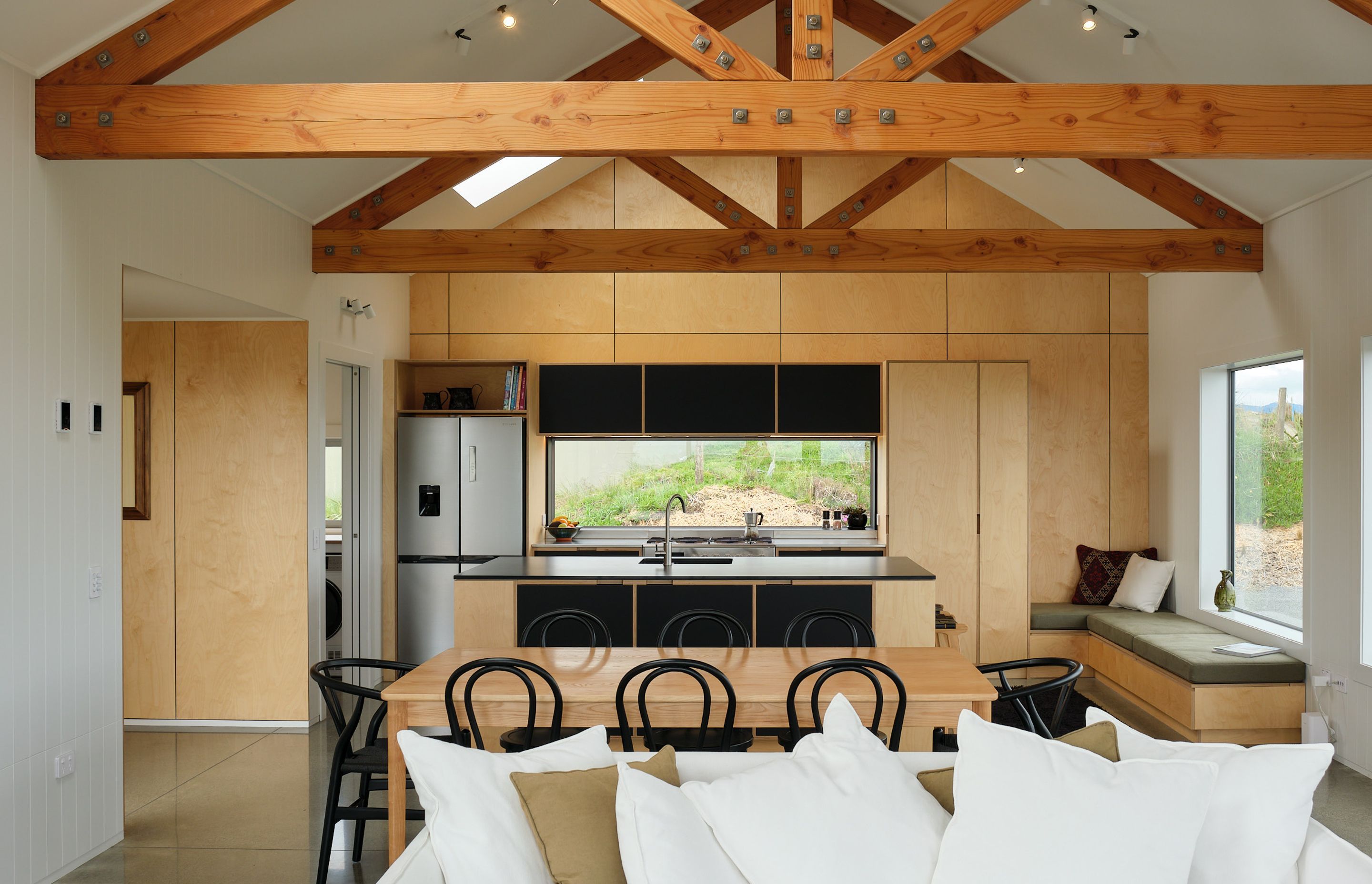 Waikawa beach kitchen & laundry