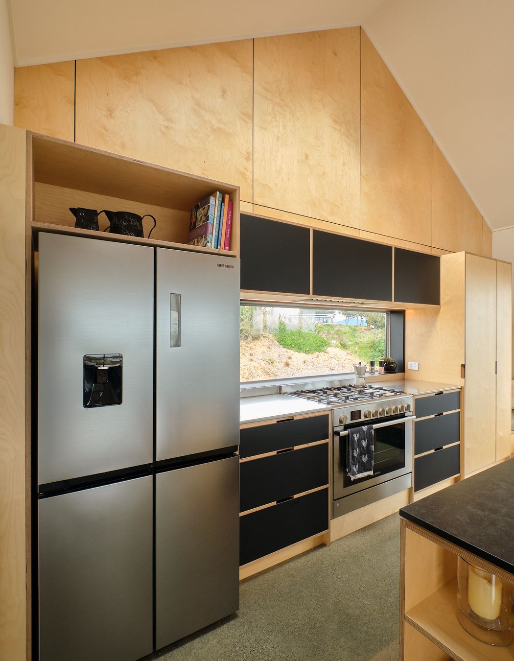 Waikawa beach kitchen & laundry