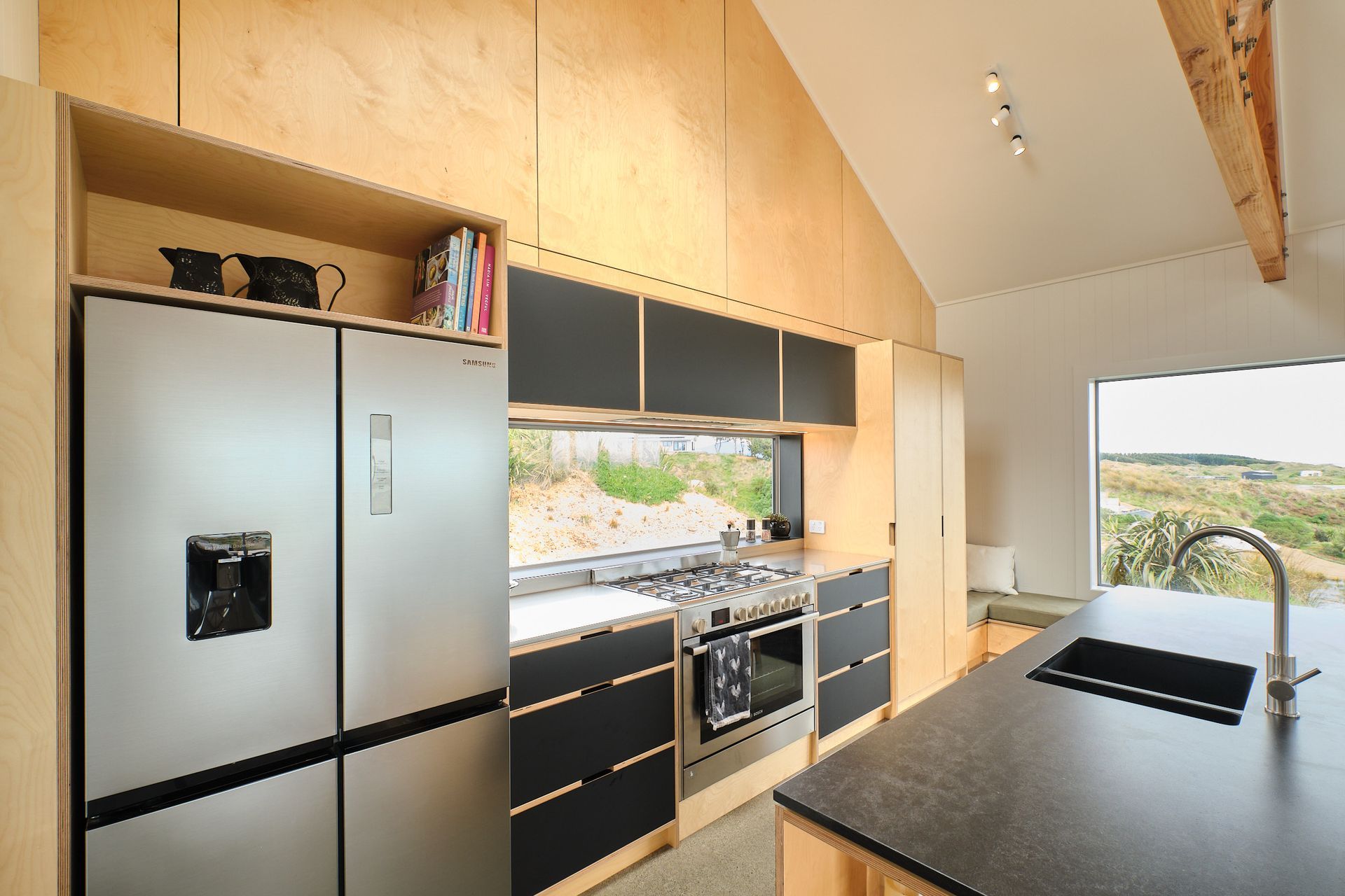 Waikawa beach kitchen & laundry