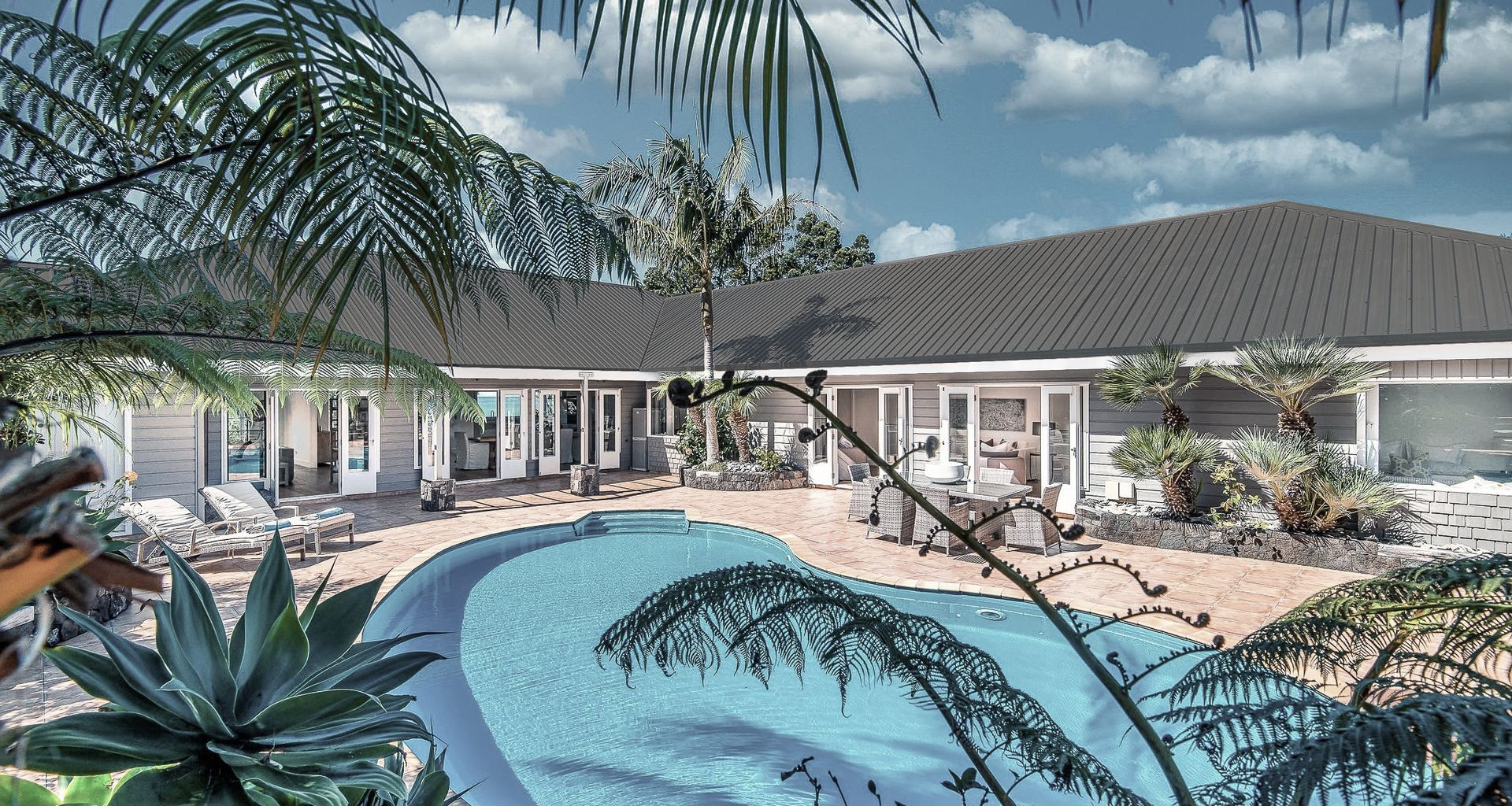 Sandspit Beach House banner