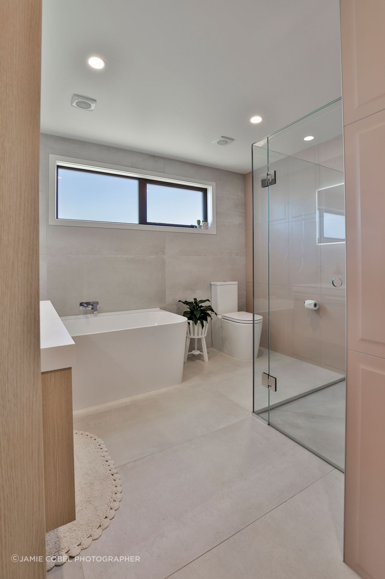 Bathroom: Ensuite: Ferrocemento Bianco 597x1196mm and Victoria Blush Smooth Panel 400x800mm