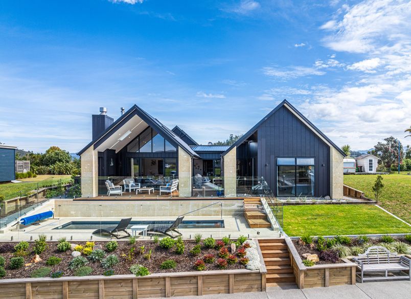 Landmark Living On The Waterways