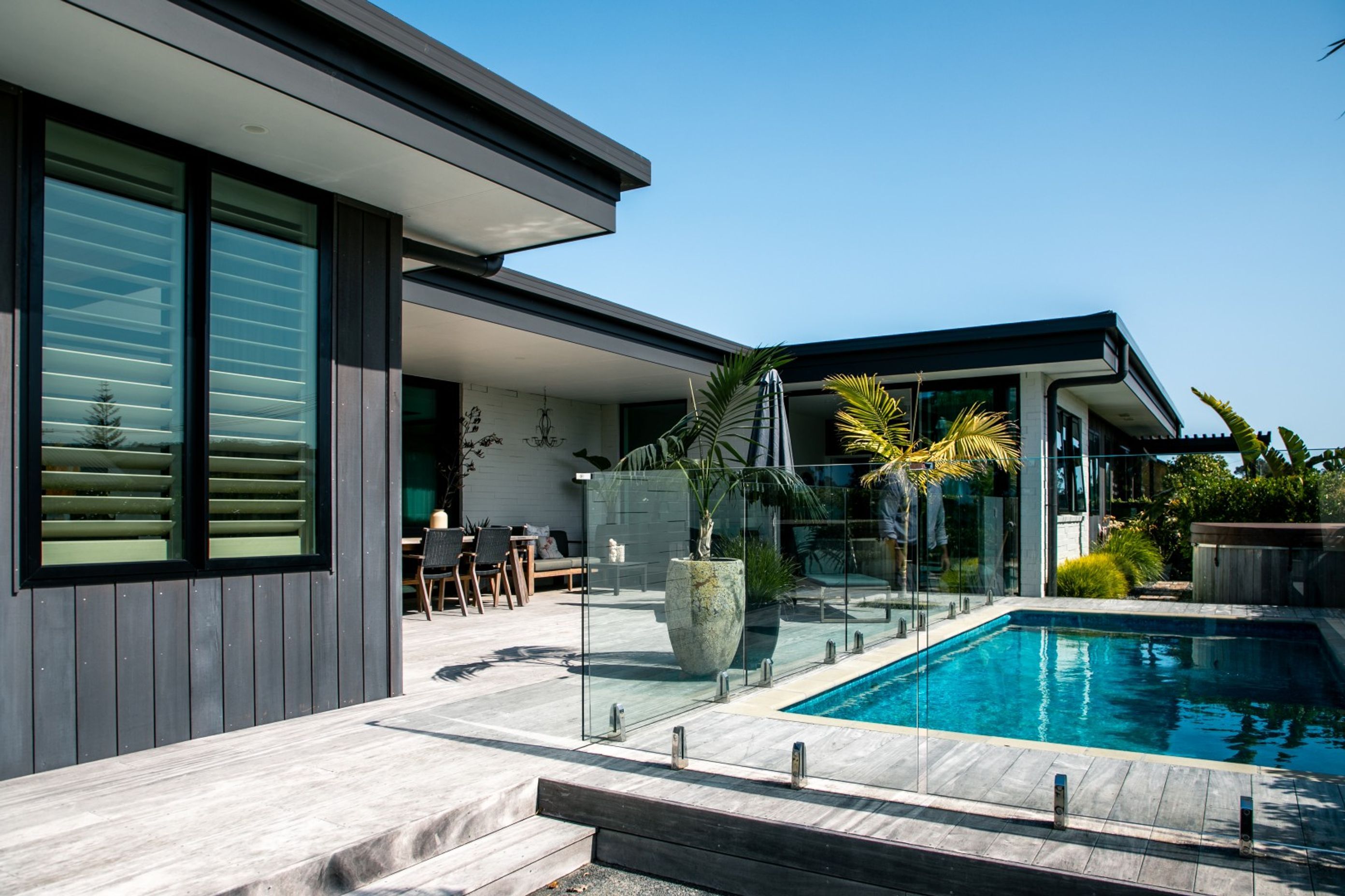decking-with-blue-pool-outdoor-living-arcline-architecture-nz-design-palm-springs-1.jpg
