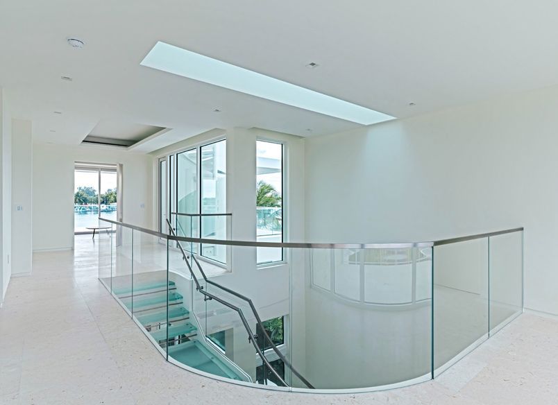 The White House – All Class & Almost All Glass