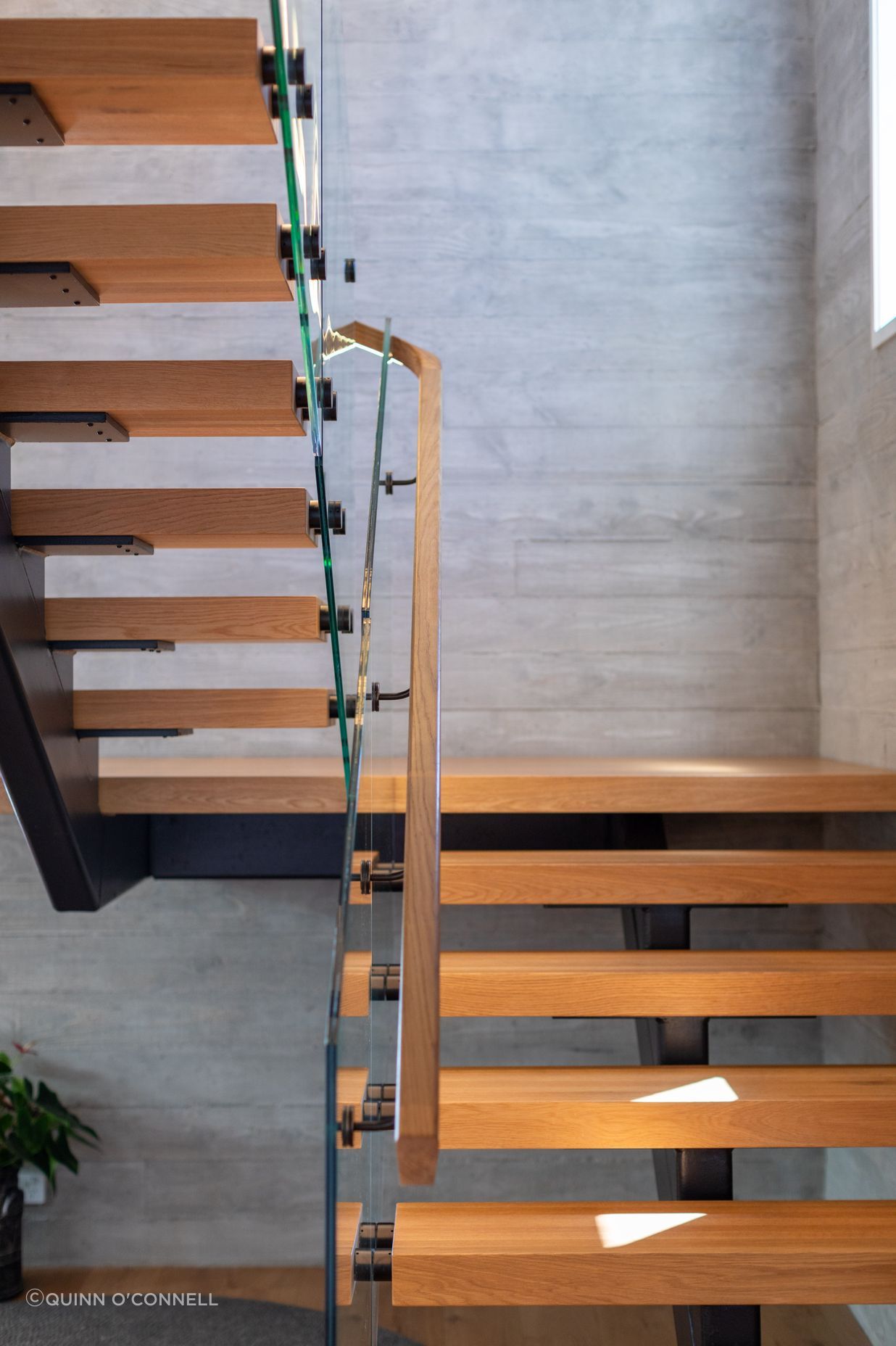 statement-staircase-tauranga-builders.jpg