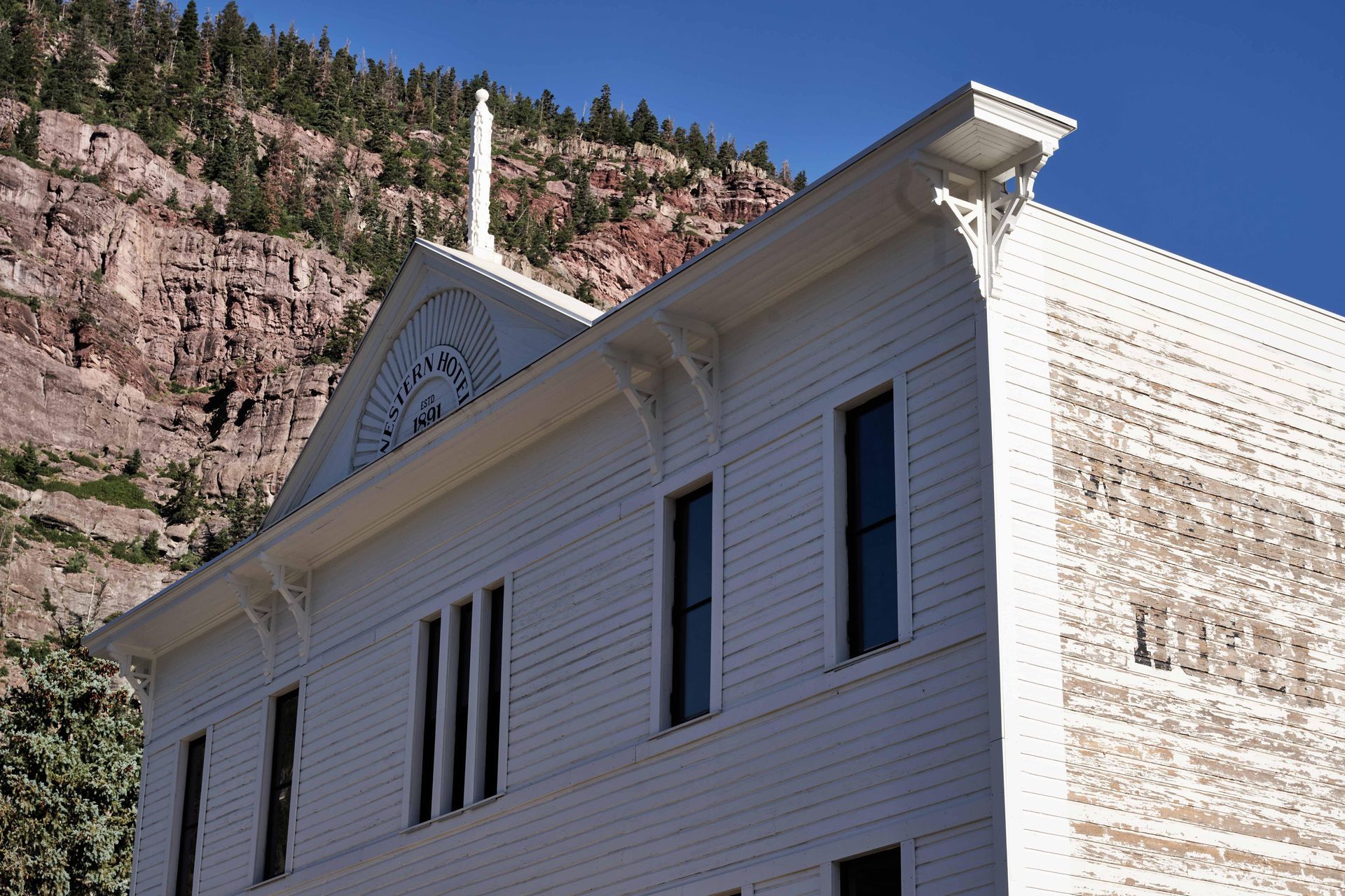 099220822WesternHotelExteriors72DPI-copy.jpg
