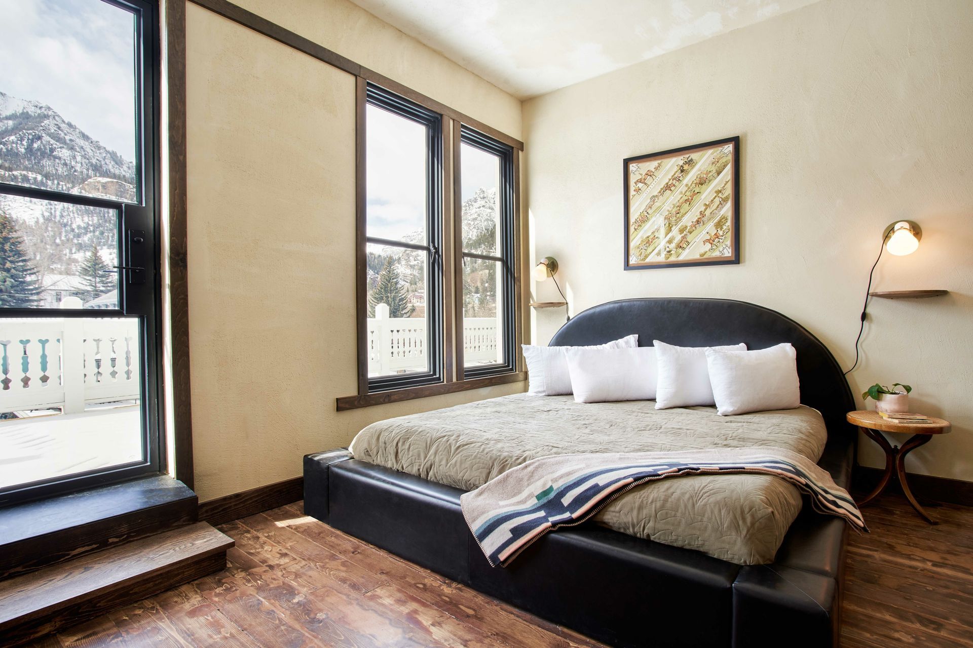 157WerkCreativeWesternHotelKing-Bedroom72DPI.jpg