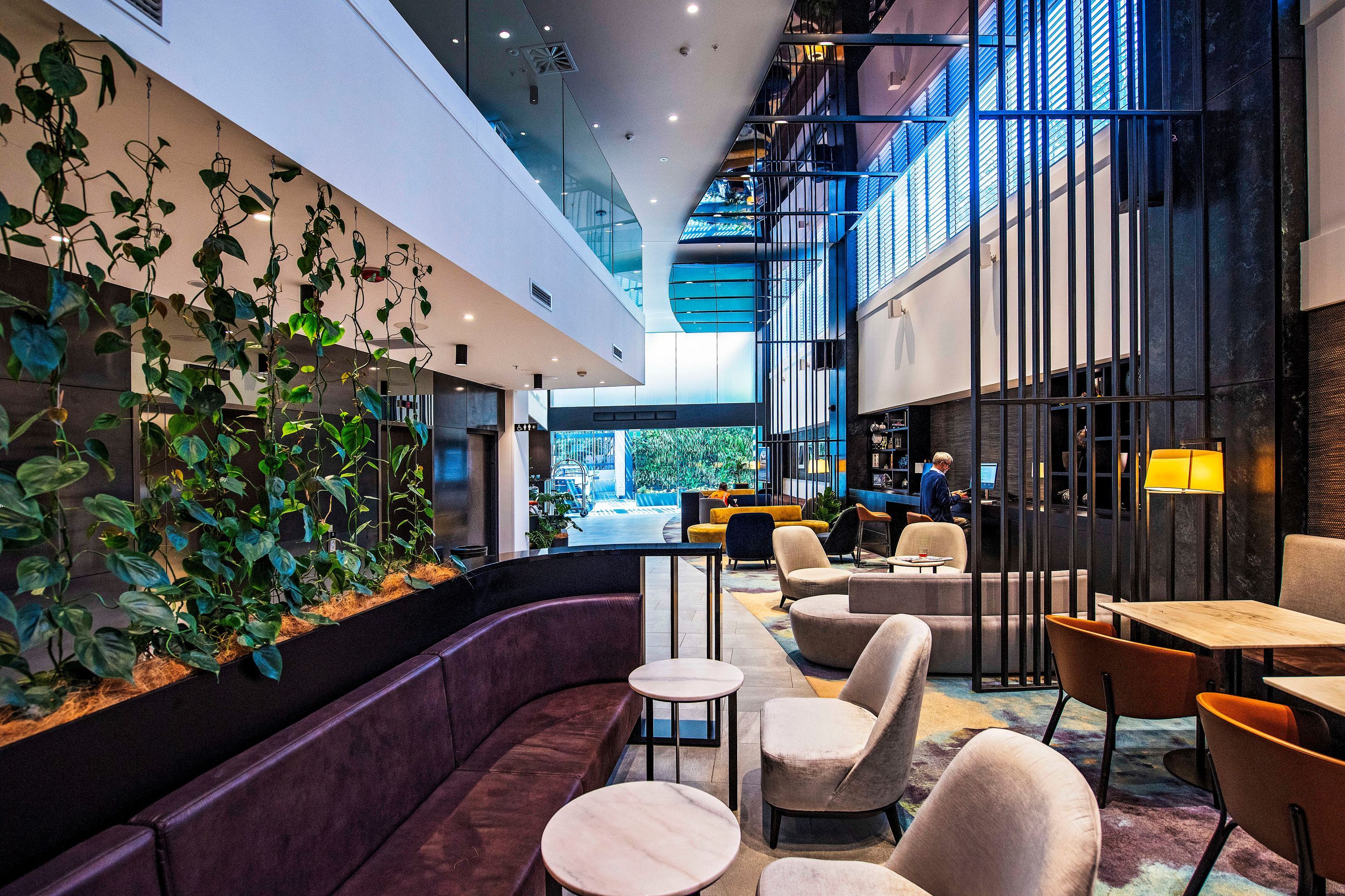 C-Four-Points-Lobby-020.jpg
