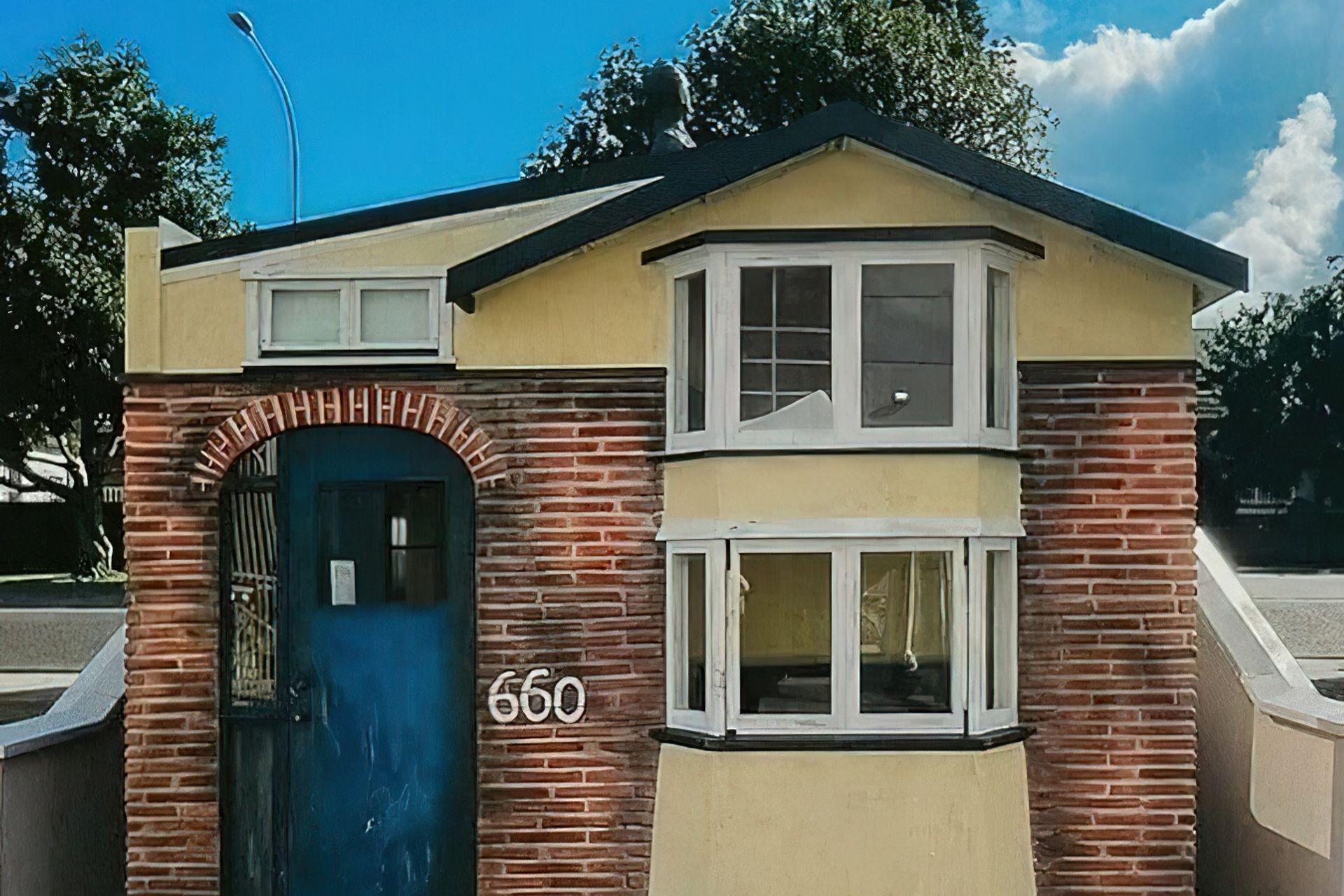 Six60 "Castle Street" Replica Pub