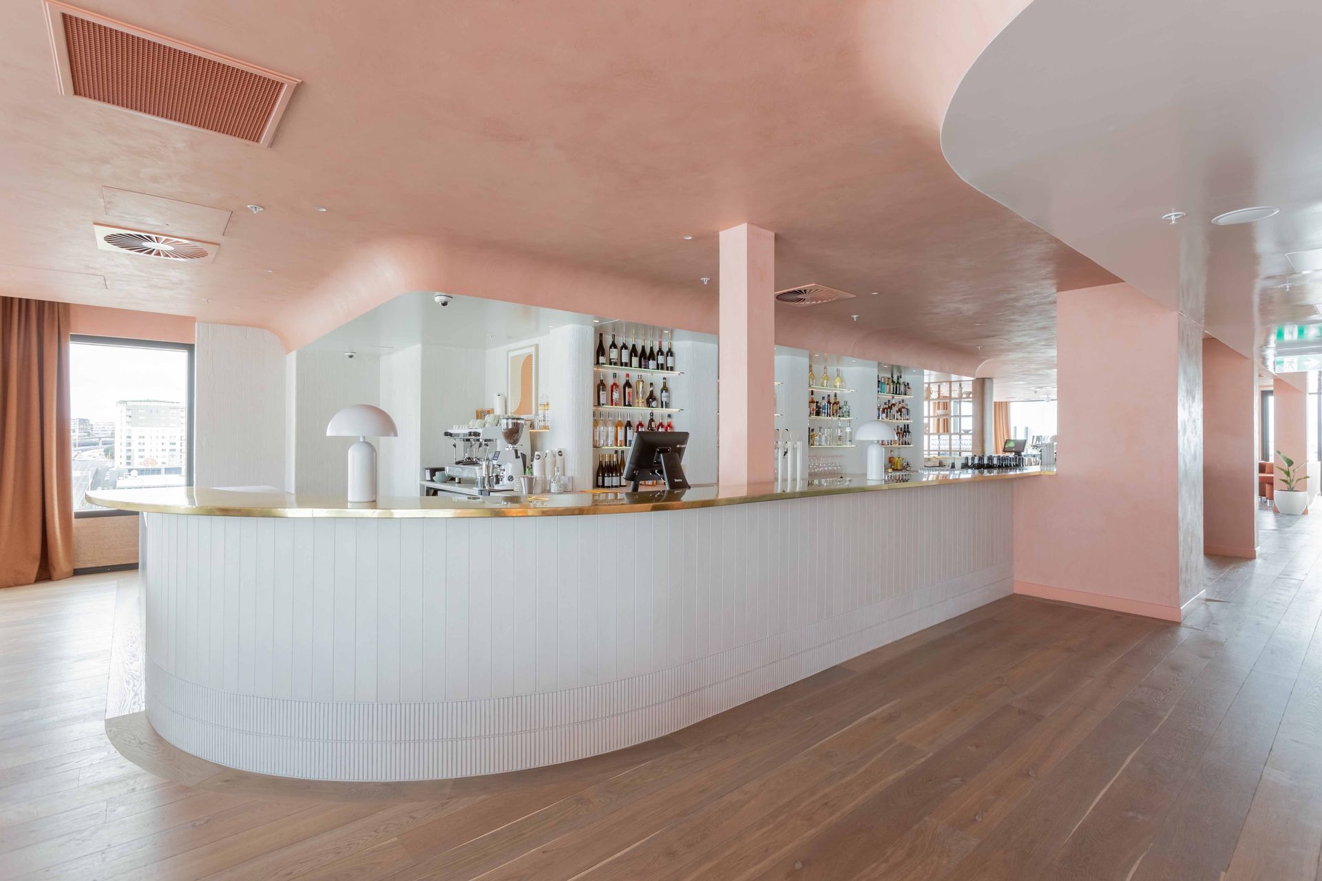 Sunset Bar, Sudima Hotel