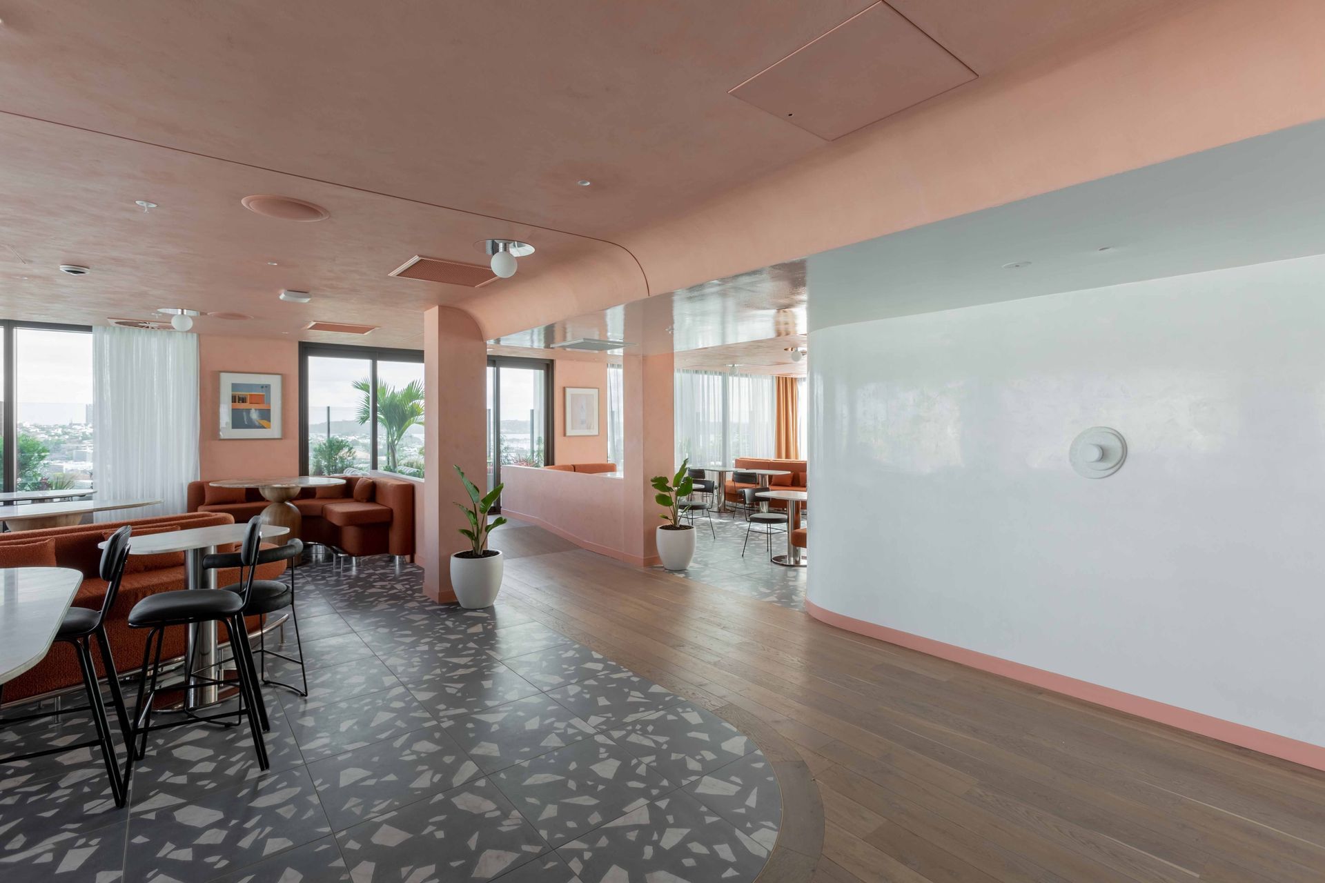 Sunset Bar, Sudima Hotel