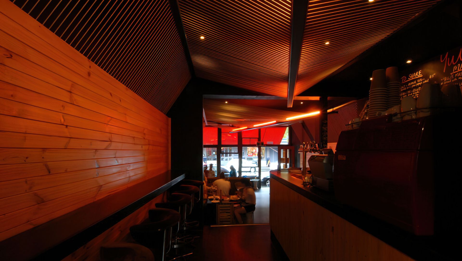 Yulli’s Bar & Restaurant banner