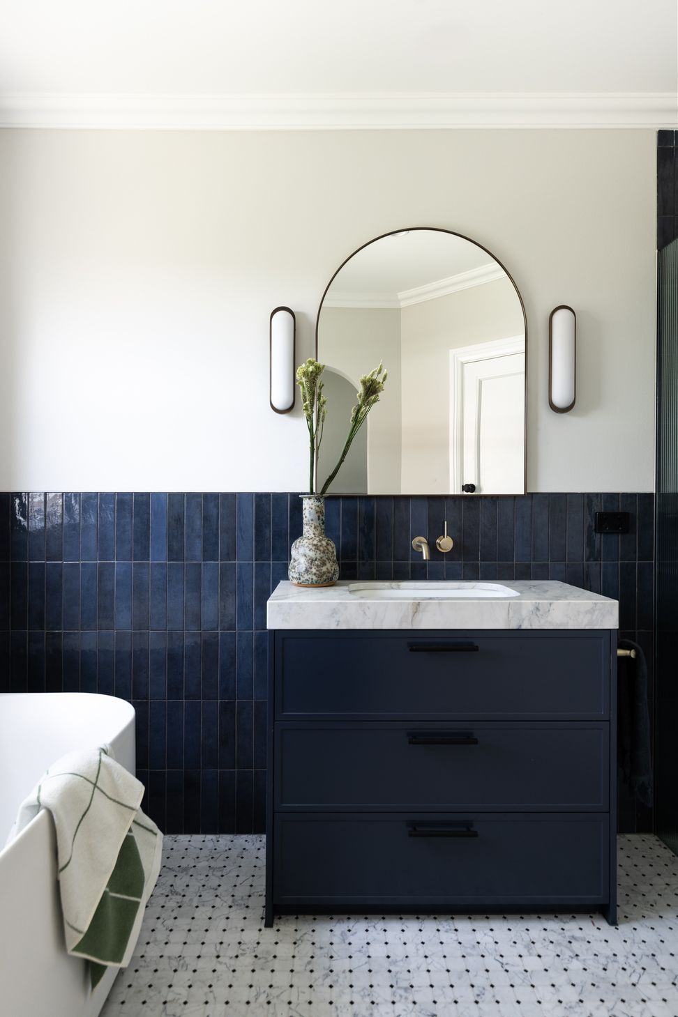 9-ANNIEBOWENedgecliff053.jpg