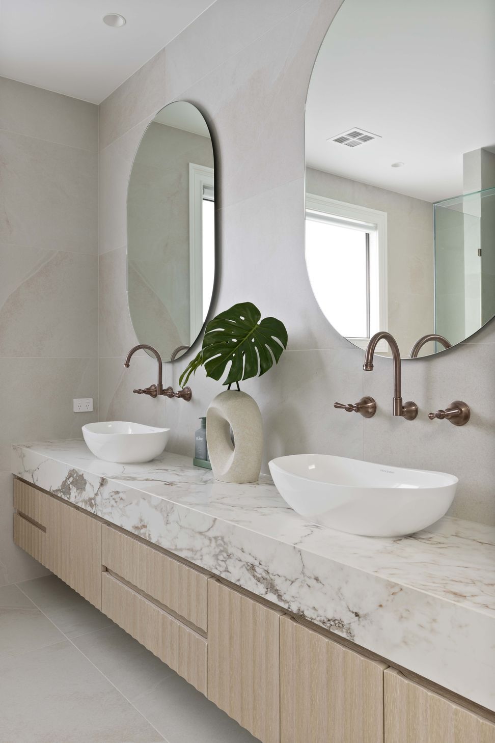 078A0232-Ensuite-Portrait-View.jpg
