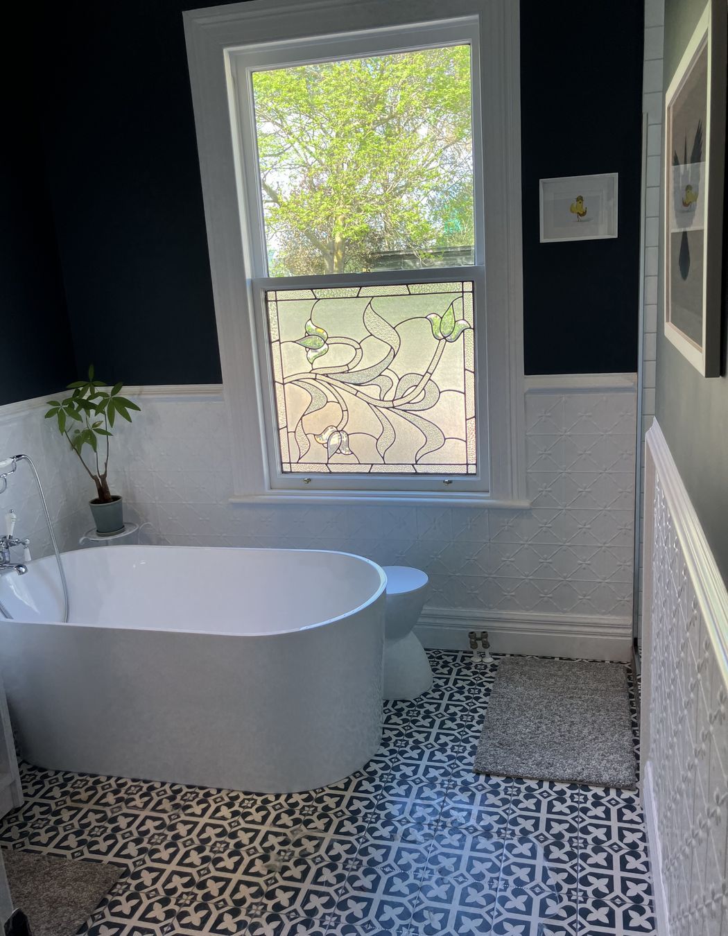 1-426-Herbert-Rd-Herbert-Completed-bathroom-with-stain-glass-in-the-background-JDBuilders-v2.jpg