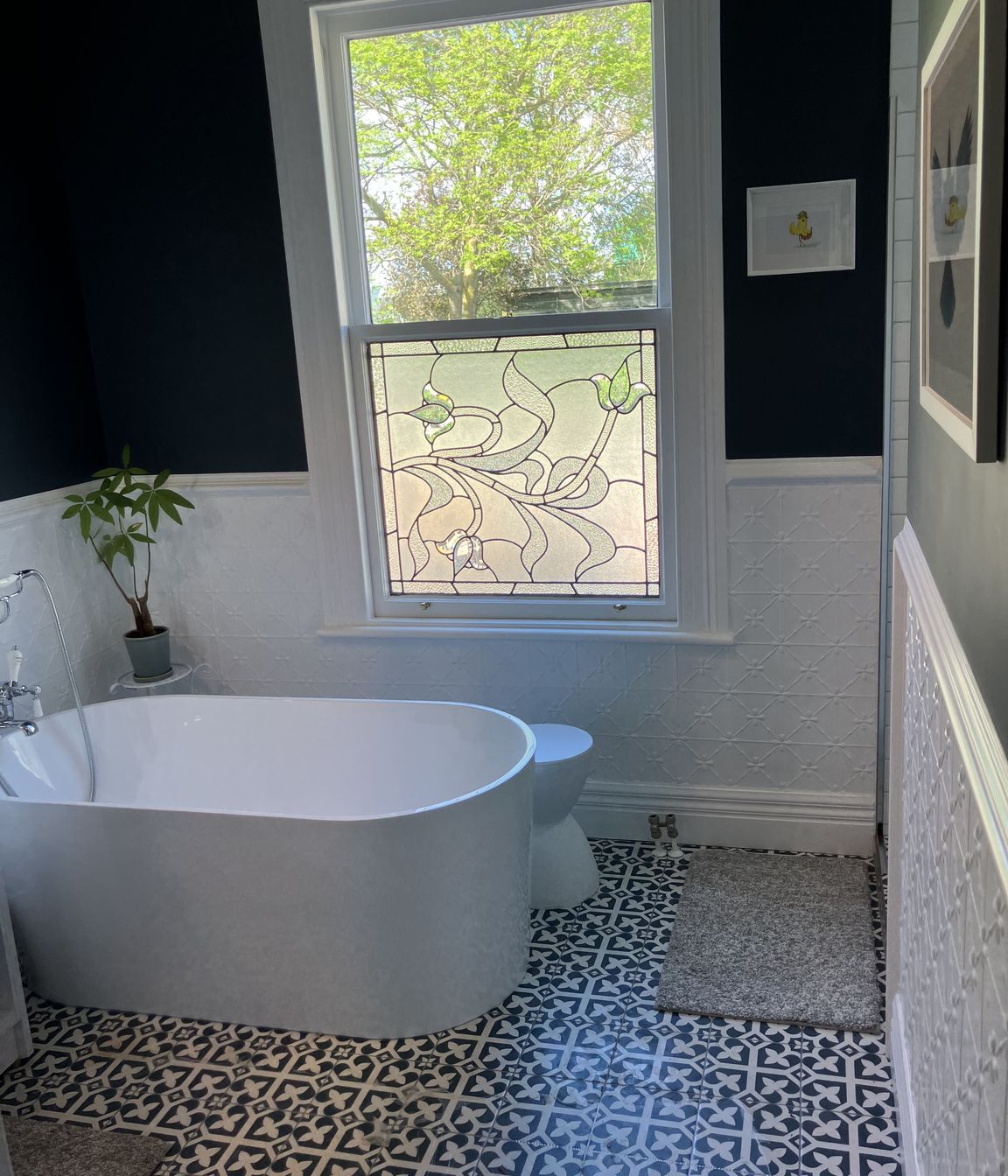 1-426-Herbert-Rd-Herbert-Completed-bathroom-with-stain-glass-in-the-background-JDBuilders-v2.jpg