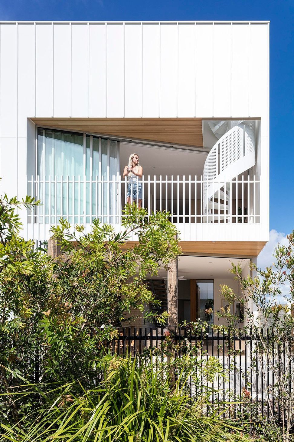 Viner Residence - Balcony. Balcony with white balustrades among the treetops.