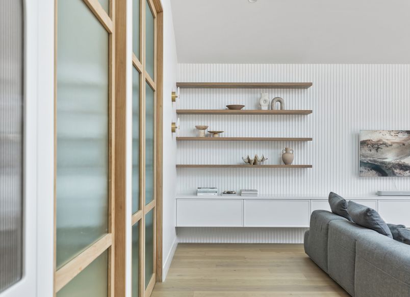 Ascot House   I   Narrow Neck