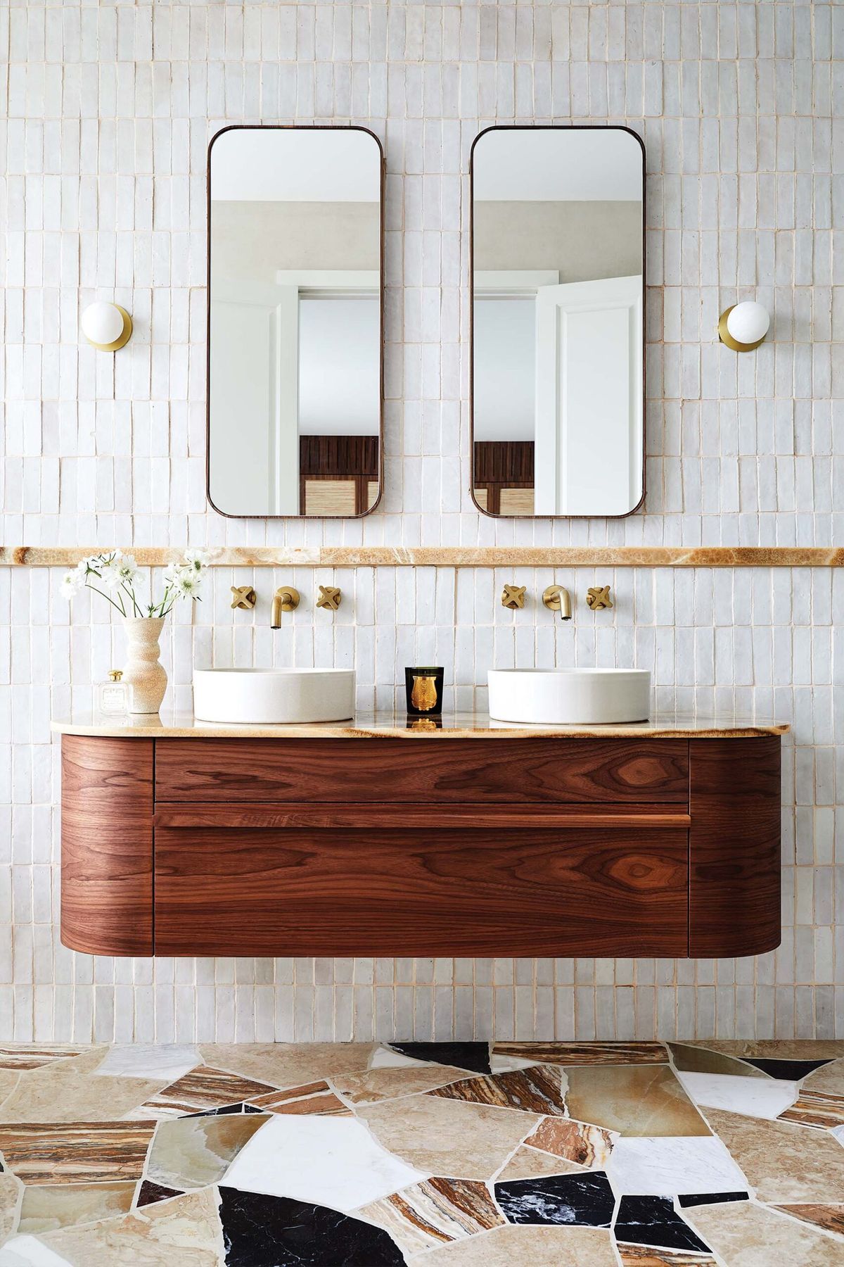 1646630742694neutral-bathroom-scaled.jpg