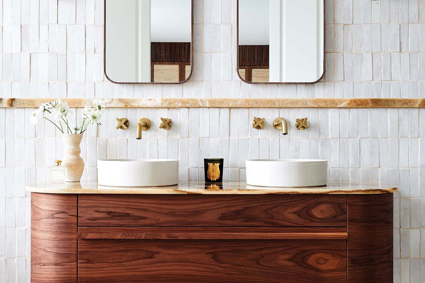 1646630742694neutral-bathroom-scaled.jpg
