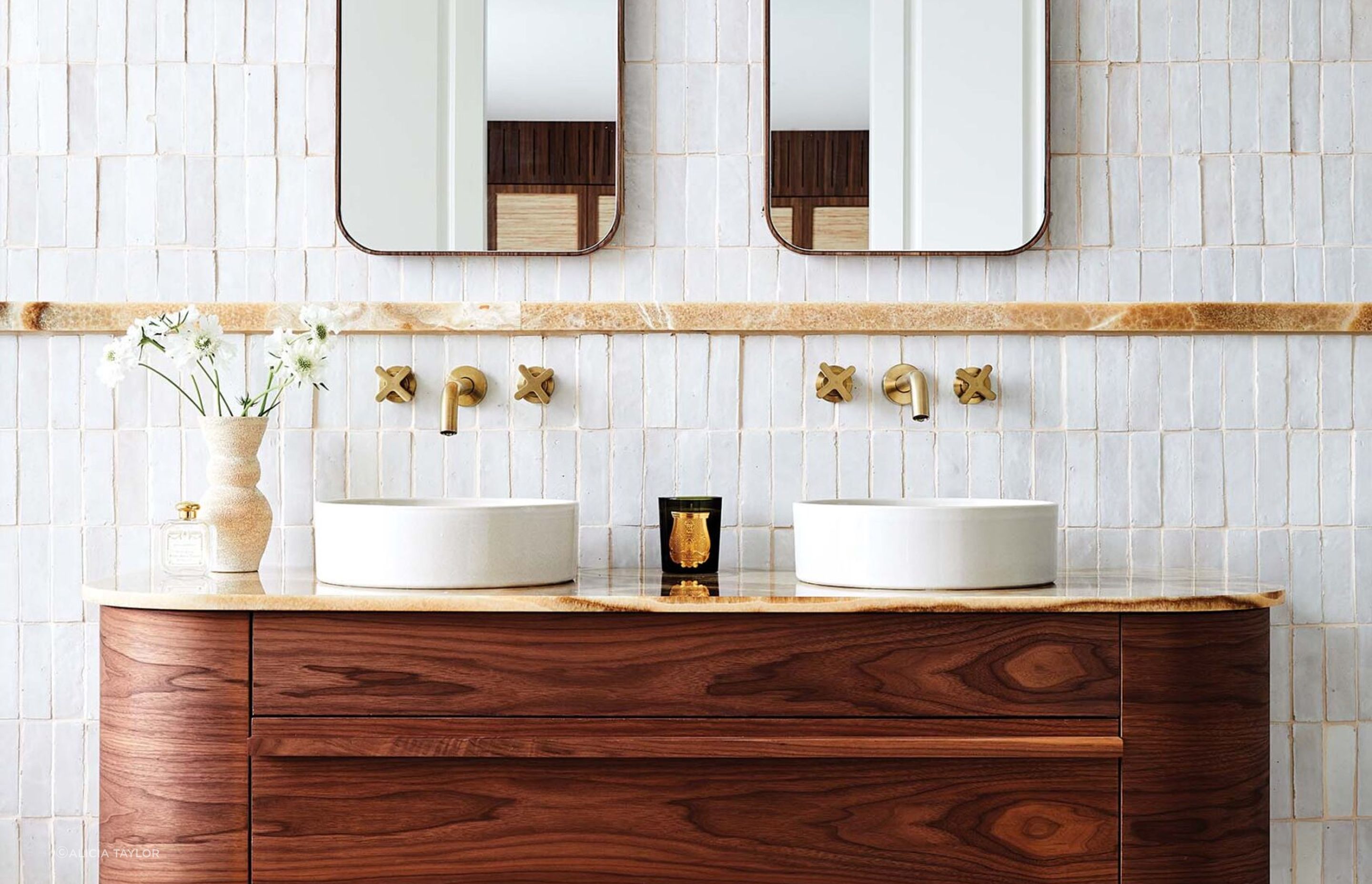 1646630742694neutral-bathroom-scaled.jpg