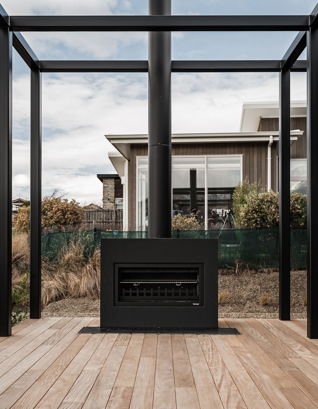Trendz Outdoor Fire.  Interior Design + Colours: Kelly @ Archi Build Ltd - Wanaka