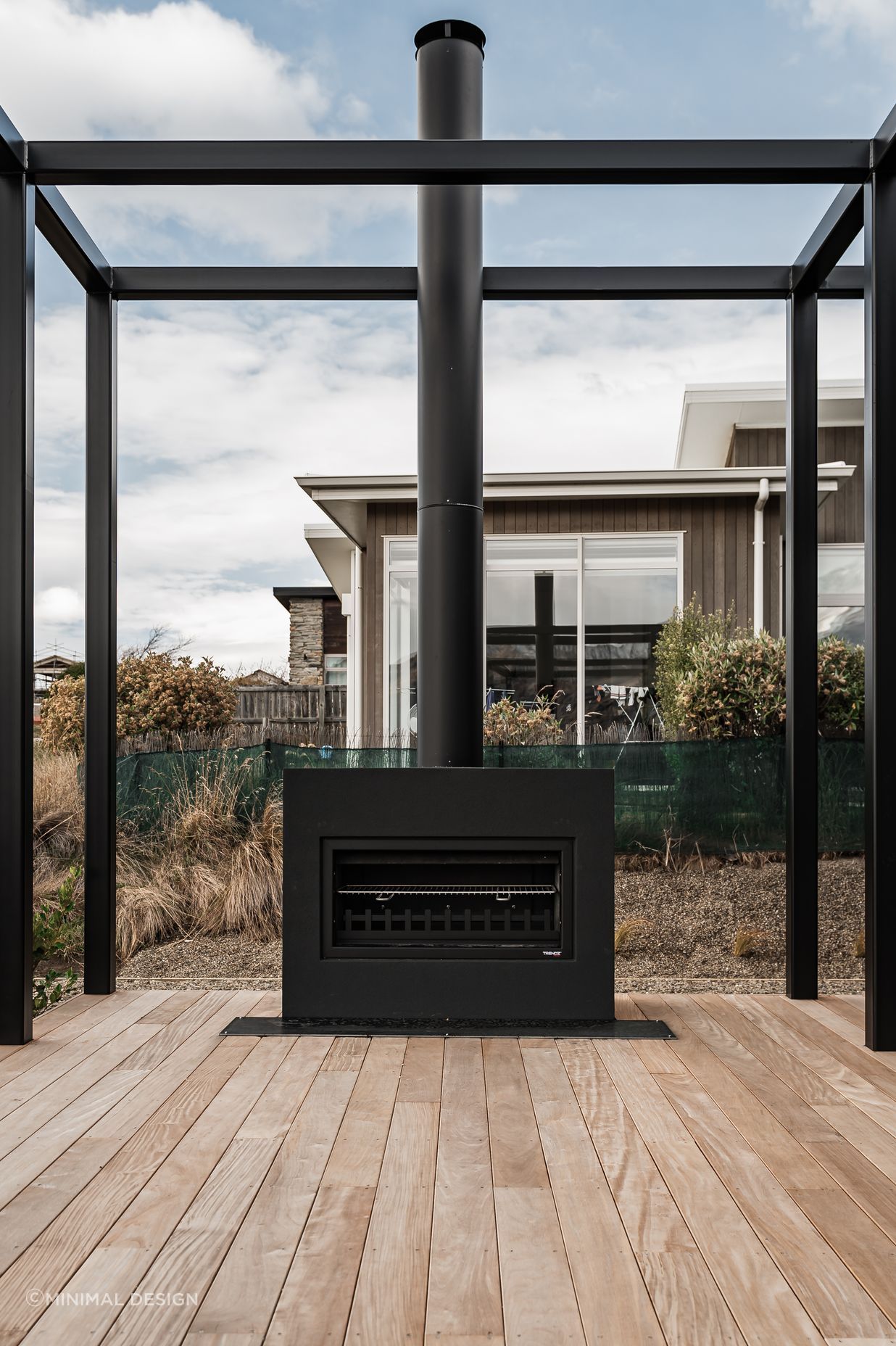 Trendz Outdoor Fire.  Interior Design + Colours: Kelly @ Archi Build Ltd - Wanaka
