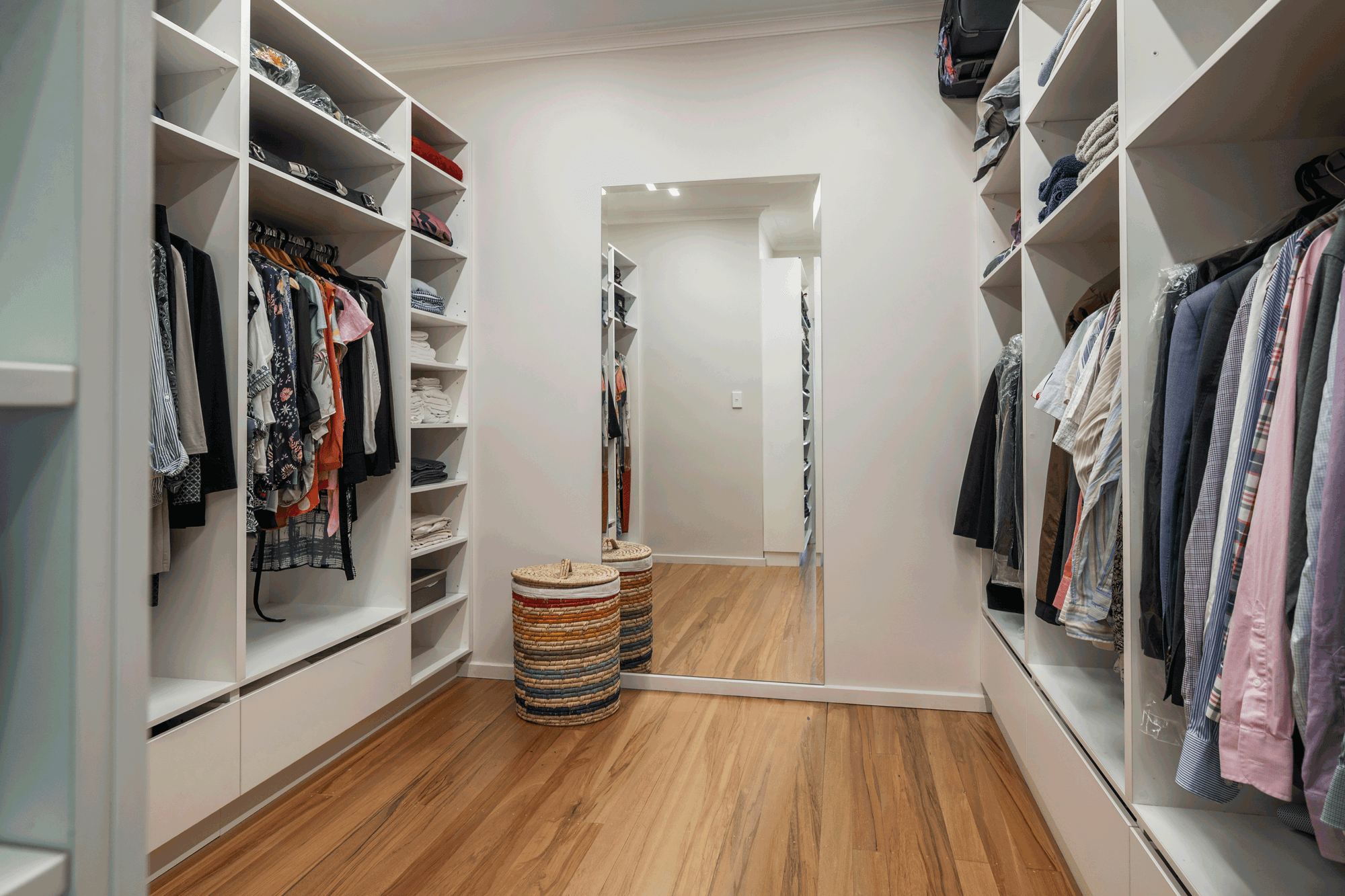 2025-wardrobe-TeAkauRd.png
